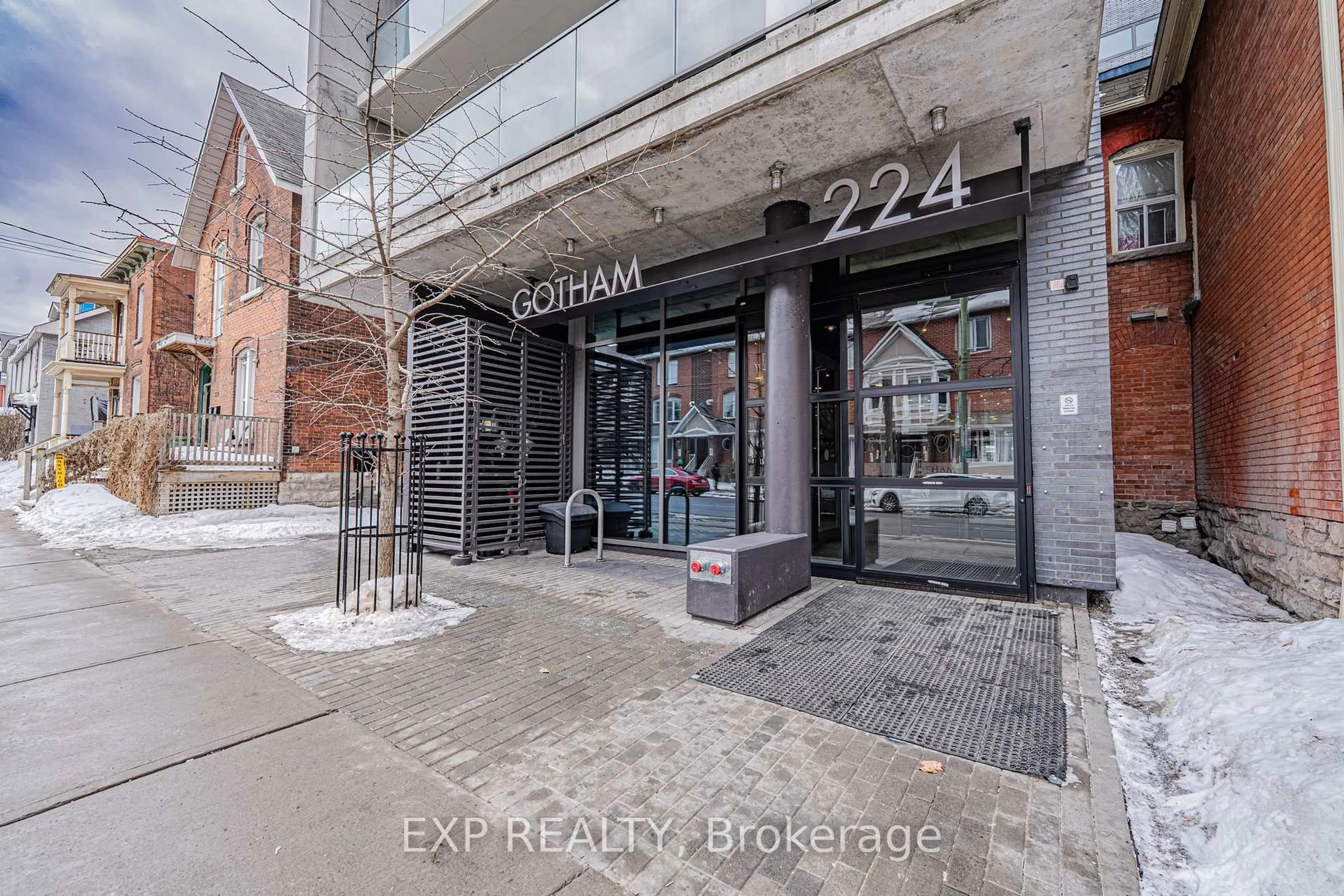 Indoor foyer for 224 LYON St #1013, Ottawa Ontario K1R 5V9