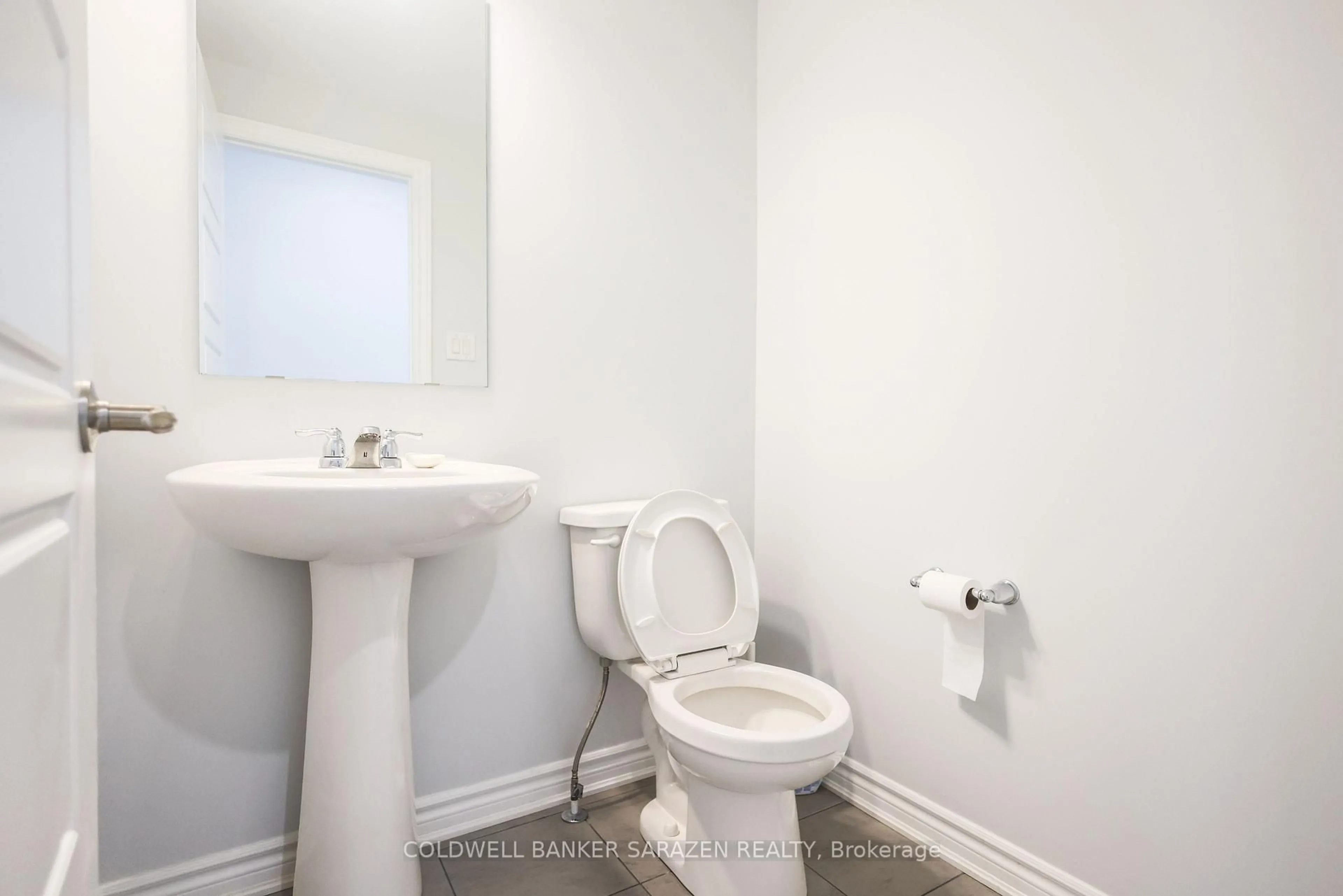 Standard bathroom, unknown for 739 Derreen Ave, Ottawa Ontario K2S 2Y9