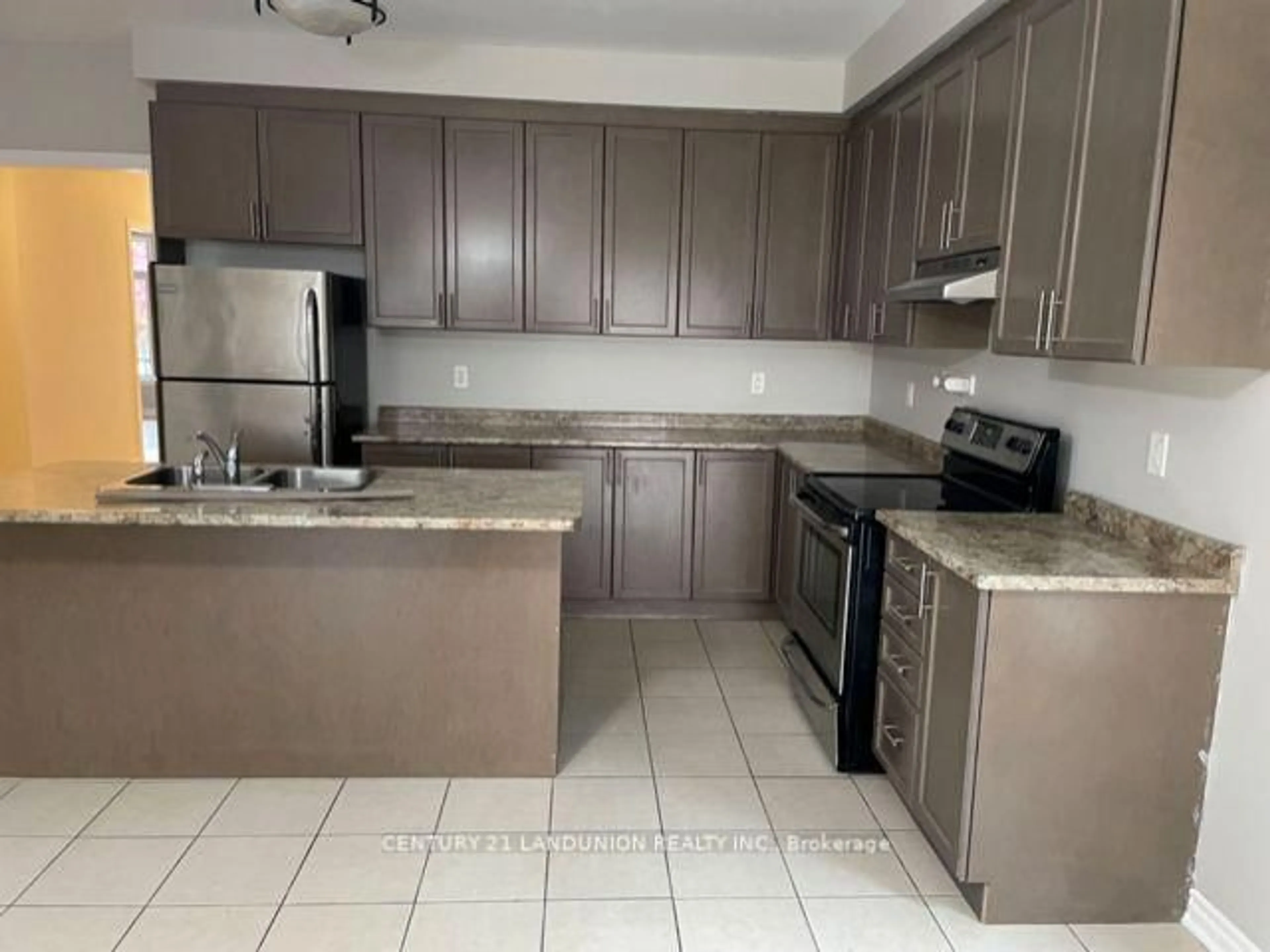 Standard kitchen, ceramic/tile floor for 516 Baldwin Cres, Woodstock Ontario N4T 0G6