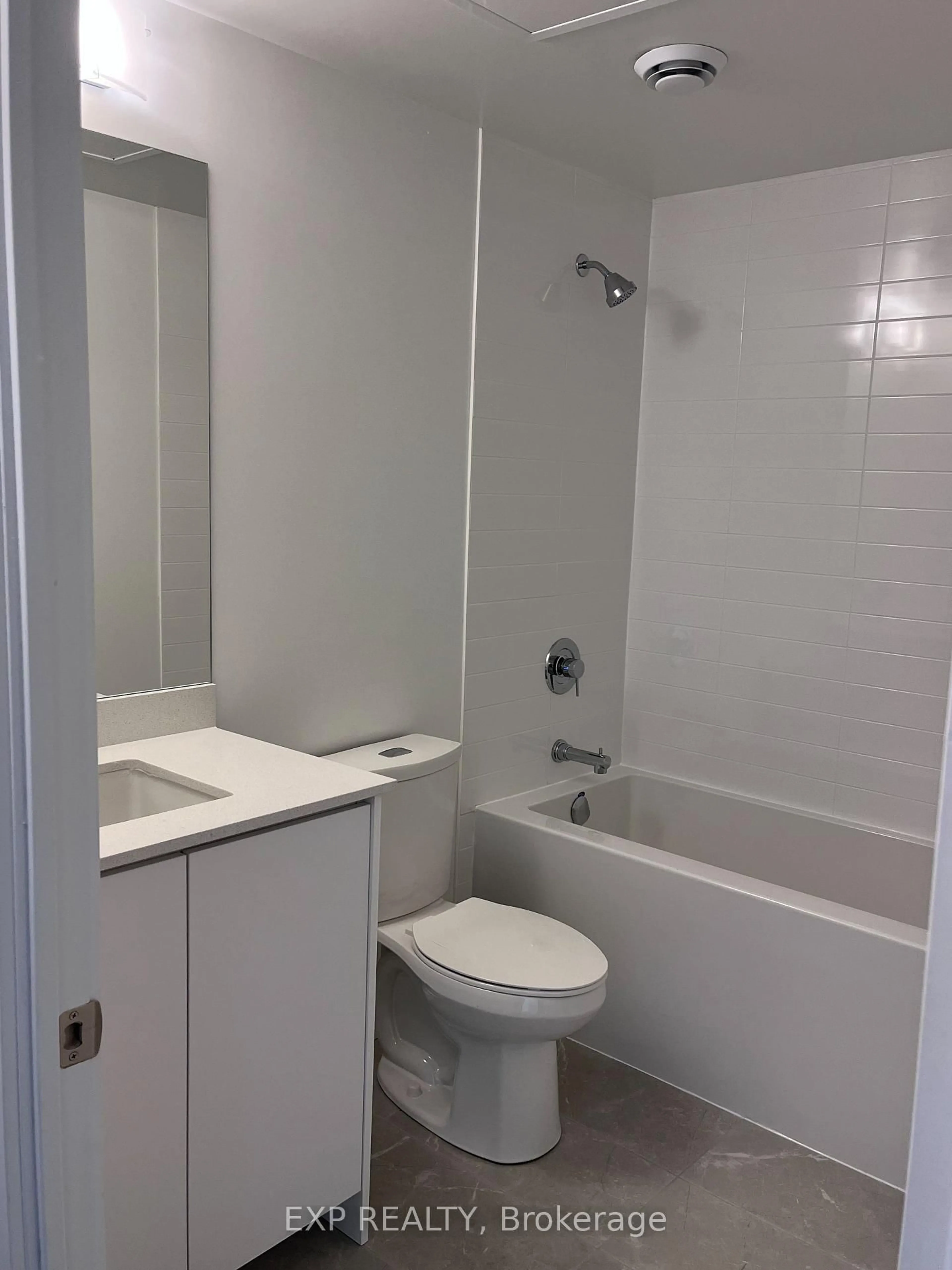 Standard bathroom, unknown for 55 DUKE St #906, Kitchener Ontario N2H 0C9