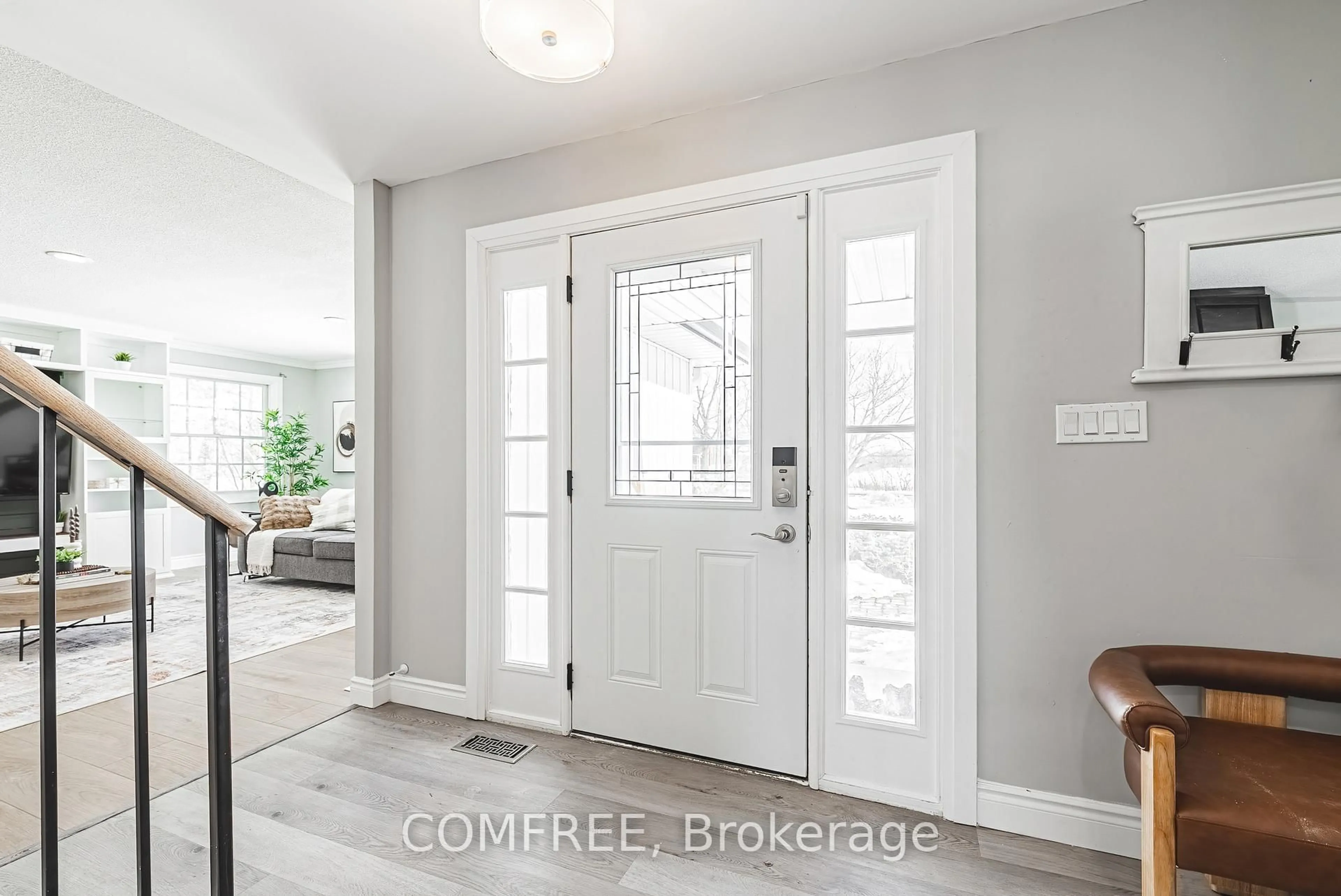 Indoor entryway for 1076 Fletcher Rd, Hamilton Ontario L0R 1P0