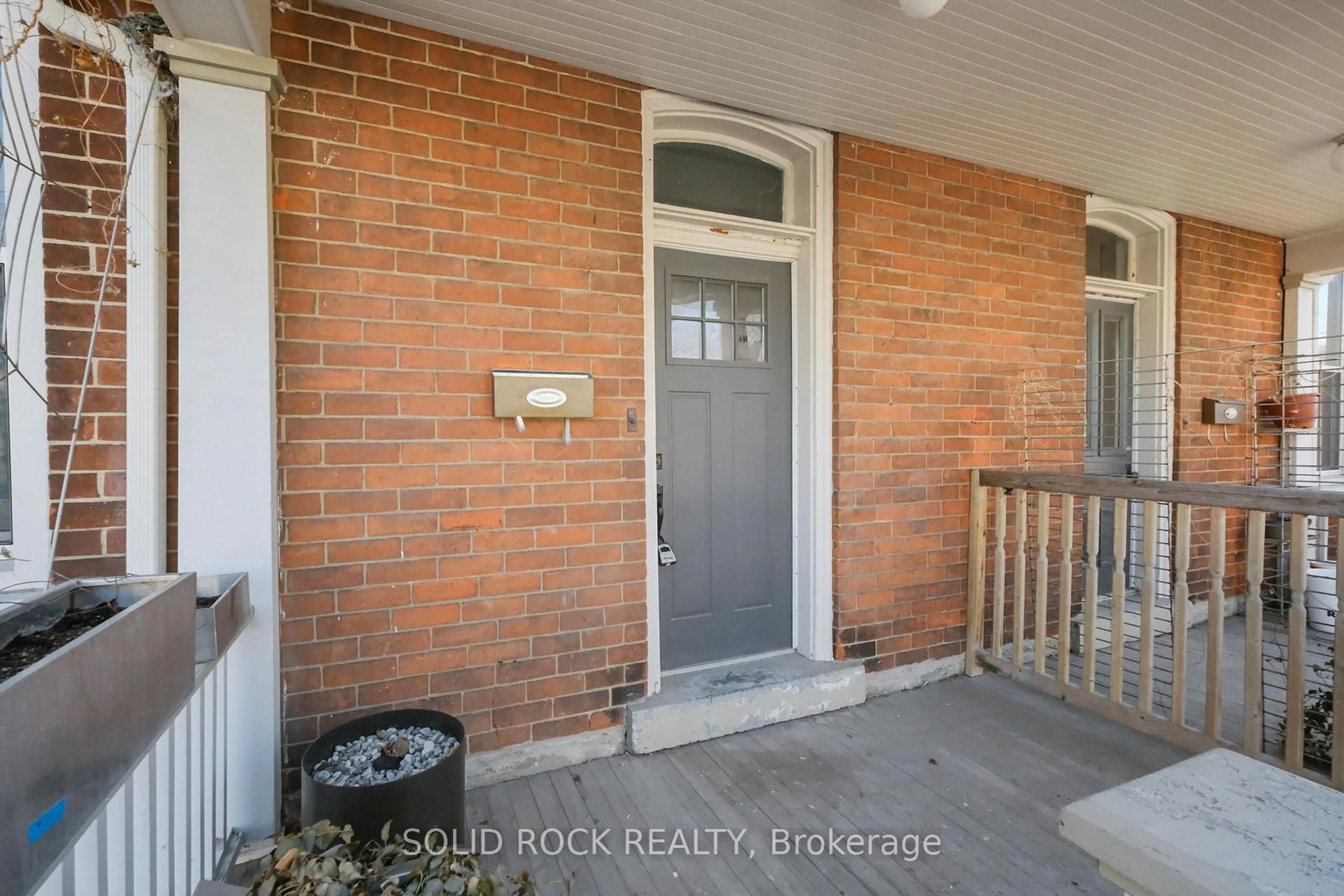 Indoor entryway for 94 & 96 MOORE St, Carleton Place Ontario K7C 1R6