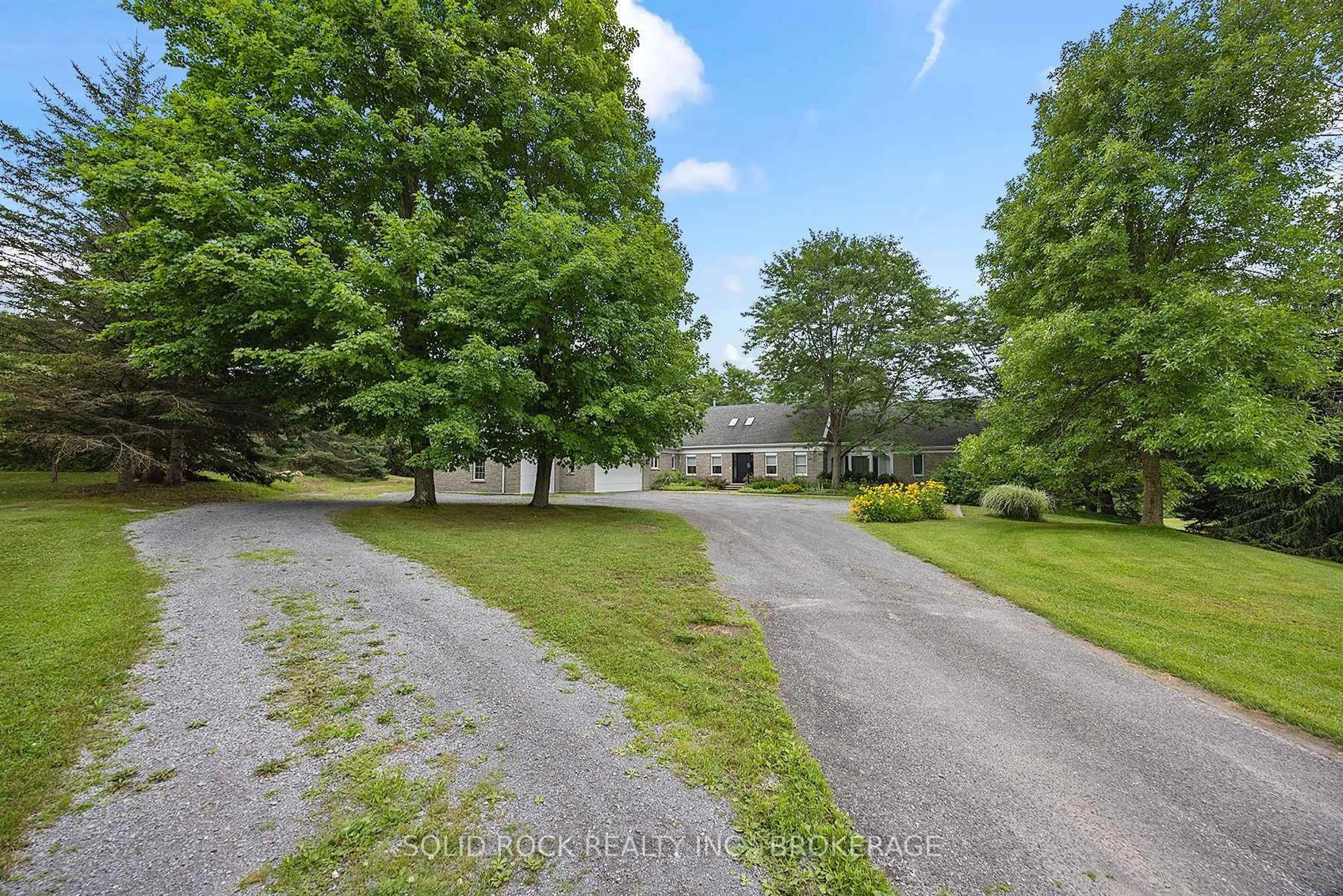 A pic from outside/outdoor area/front of a property/back of a property/a pic from drone, street for 5915 Davey Dr, Verona Ontario K0H 2W0