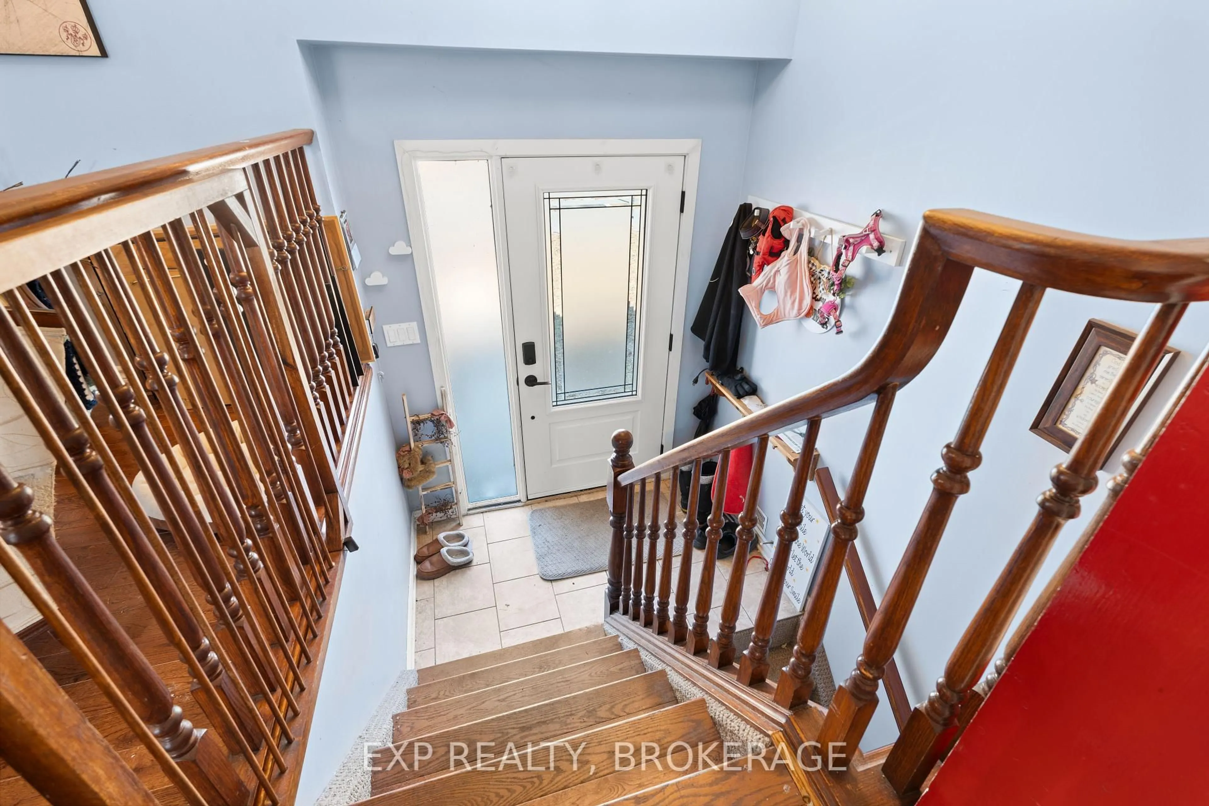 Indoor entryway for 19 MORTENSEN Dr, Loyalist Ontario K7N 1W2