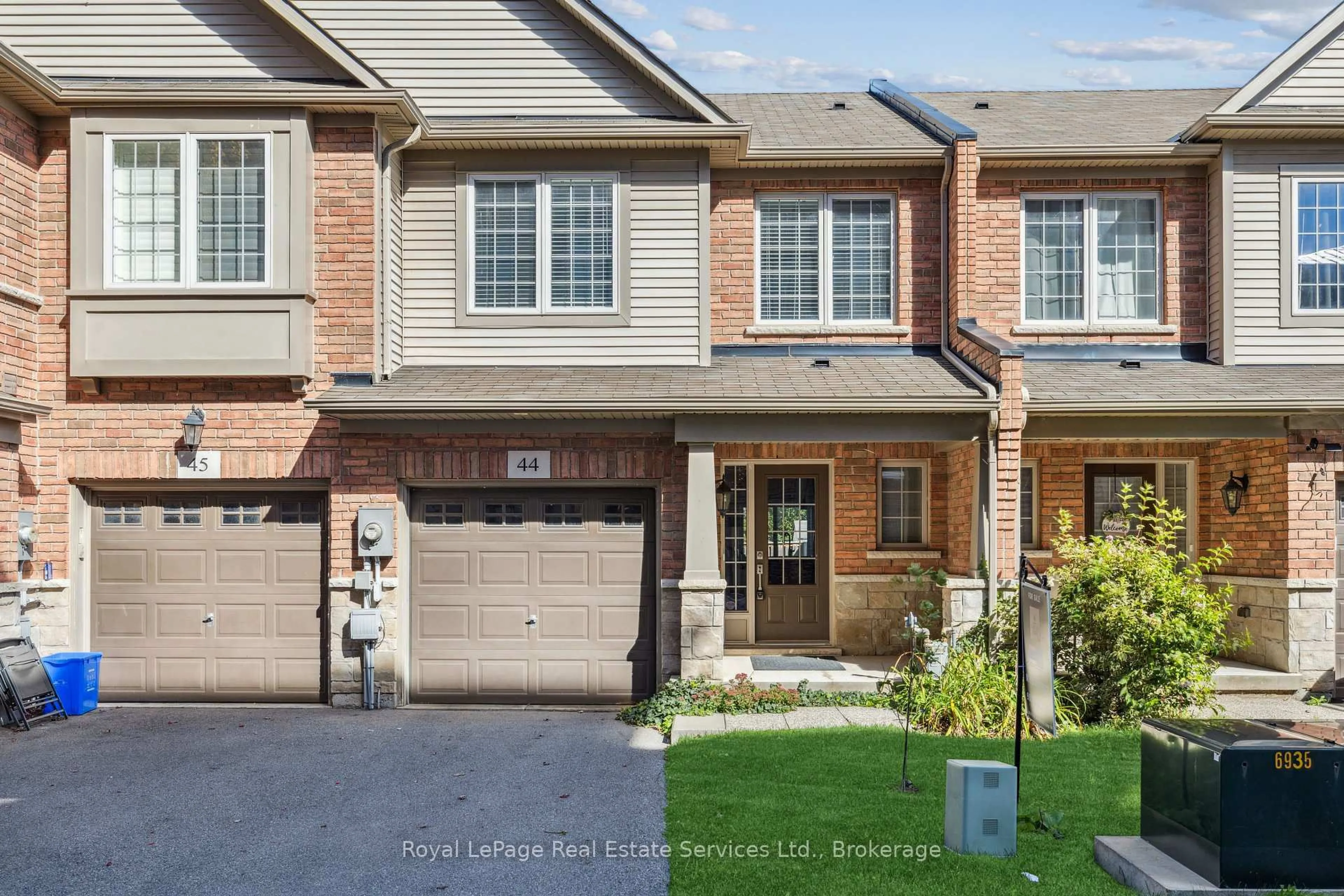 Home with brick exterior material, street for 515 Winston Rd #44, Grimsby Ontario L3M 0C8