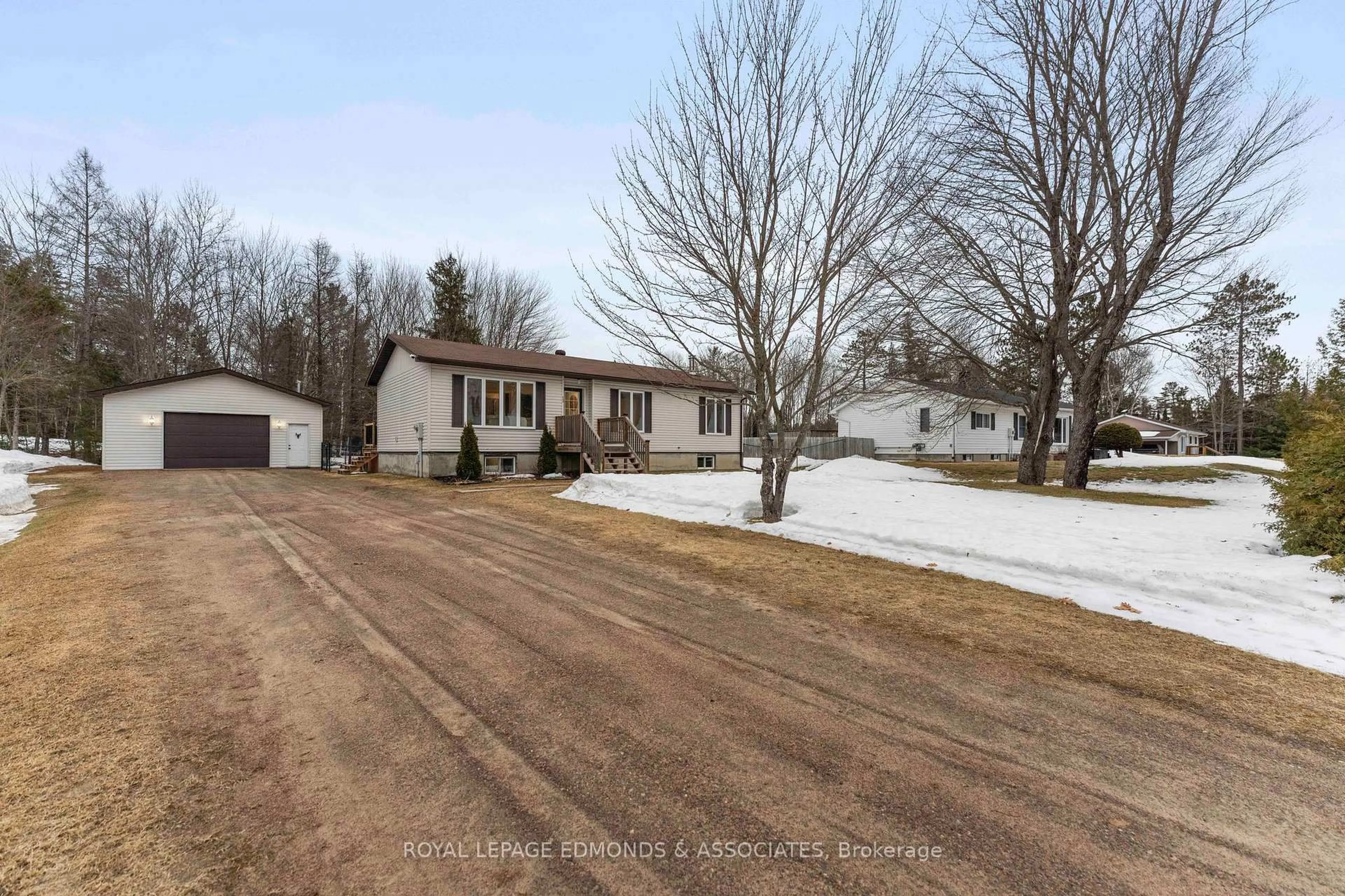 A pic from outside/outdoor area/front of a property/back of a property/a pic from drone, street for 13 Martin St, Chalk River Ontario K0J 1J0