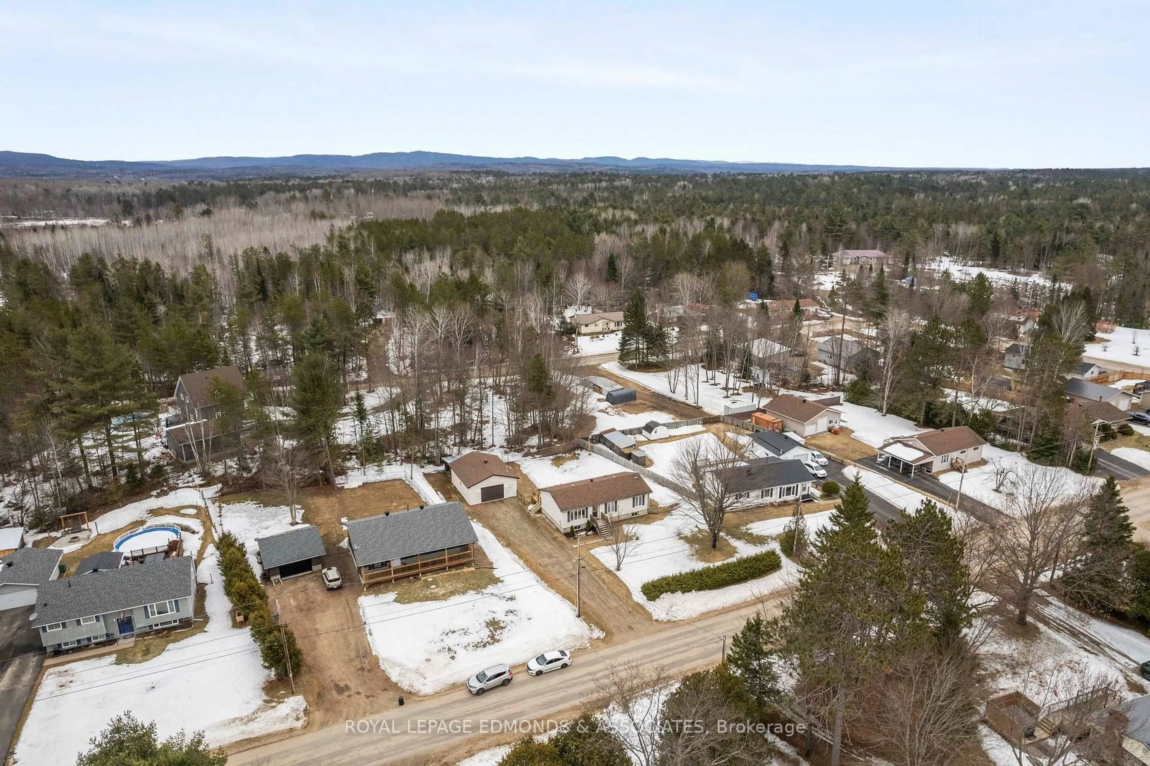 A pic from outside/outdoor area/front of a property/back of a property/a pic from drone, mountain view for 13 Martin St, Chalk River Ontario K0J 1J0