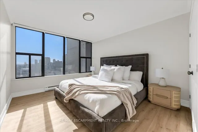 Additional property image - 75 Queen St Unit 1702