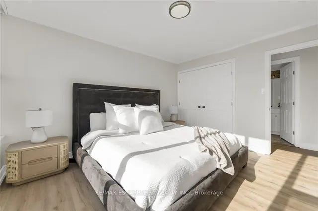 Additional property image - 75 Queen St Unit 1702