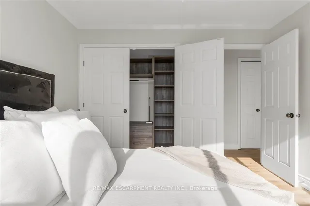 Additional property image - 75 Queen St Unit 1702