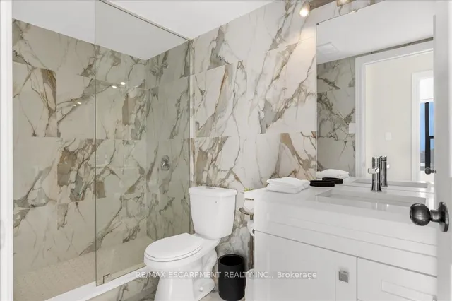 Additional property image - 75 Queen St Unit 1702