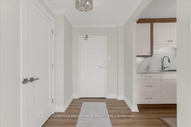 Additional property image - 75 Queen St Unit 1702