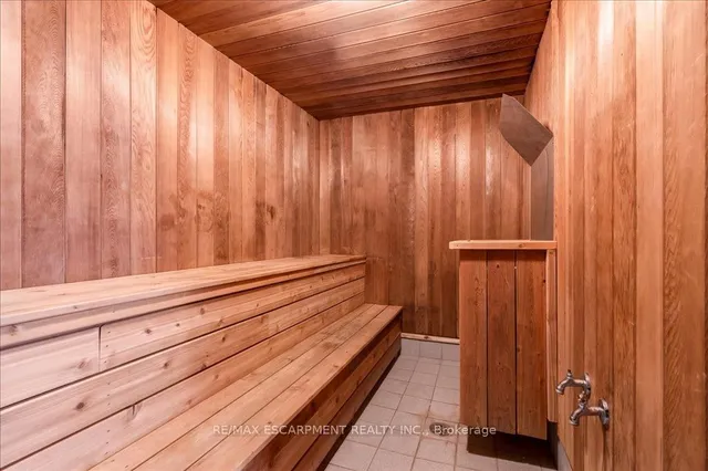 Additional property image - 75 Queen St Unit 1702