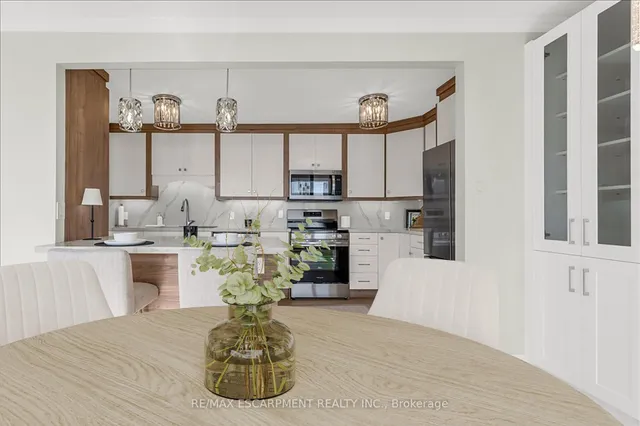 Additional property image - 75 Queen St Unit 1702