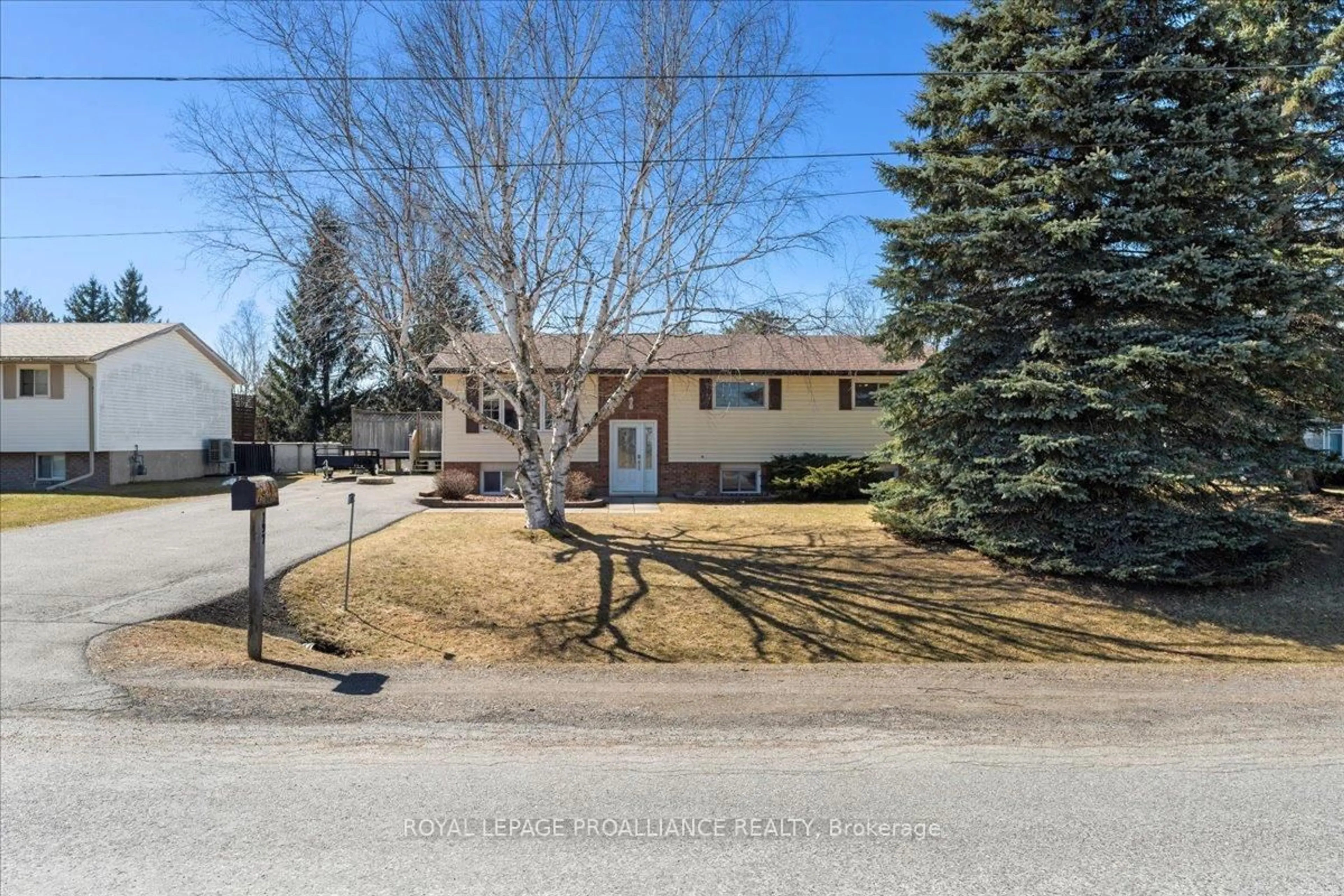 A pic from outside/outdoor area/front of a property/back of a property/a pic from drone, street for 197 Chatterton Valley Cres, Quinte West Ontario K0K 2B0