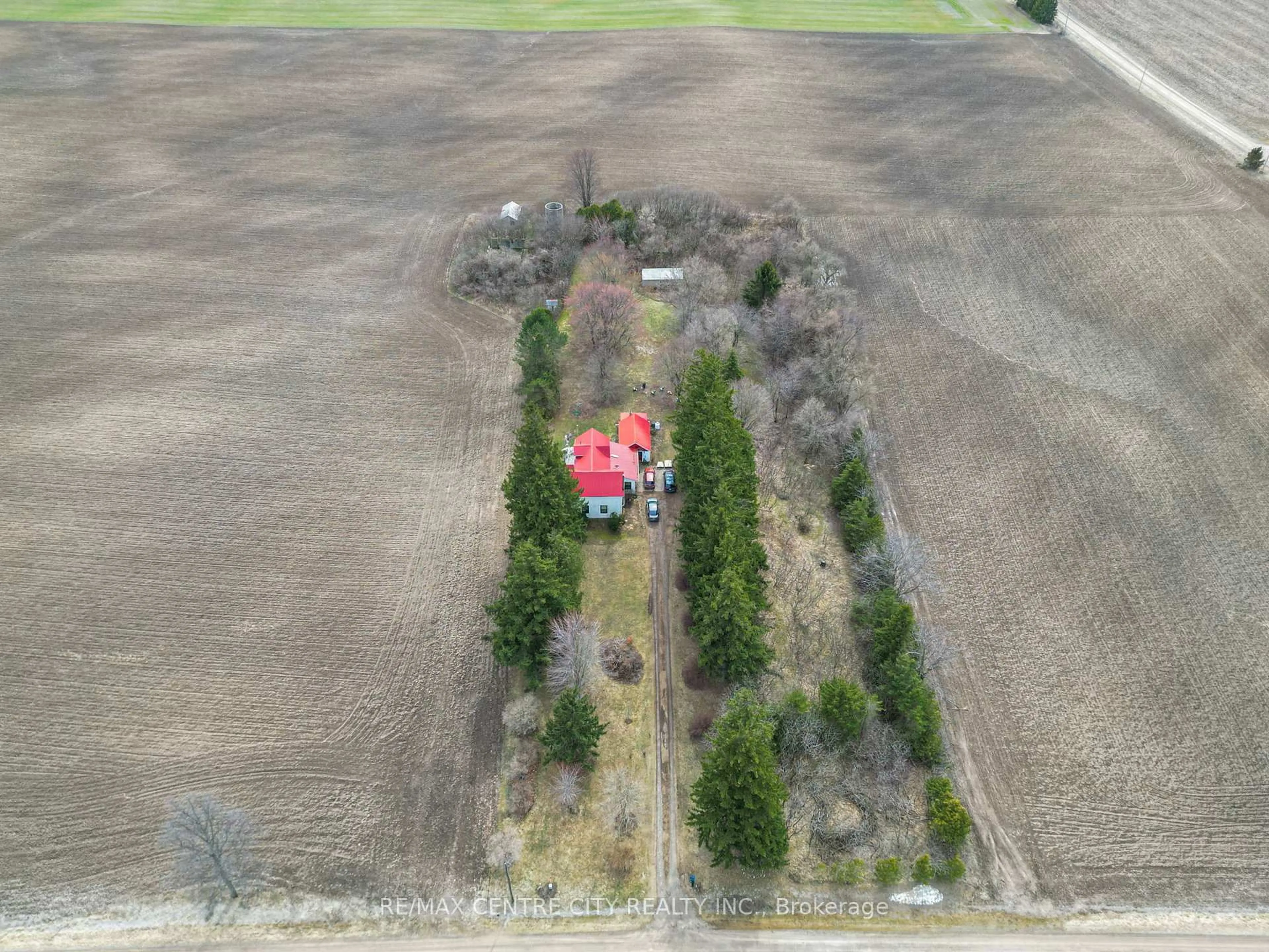 A pic from outside/outdoor area/front of a property/back of a property/a pic from drone, building for 6707 Chalk Line, Warwick Ontario N0N 1J4