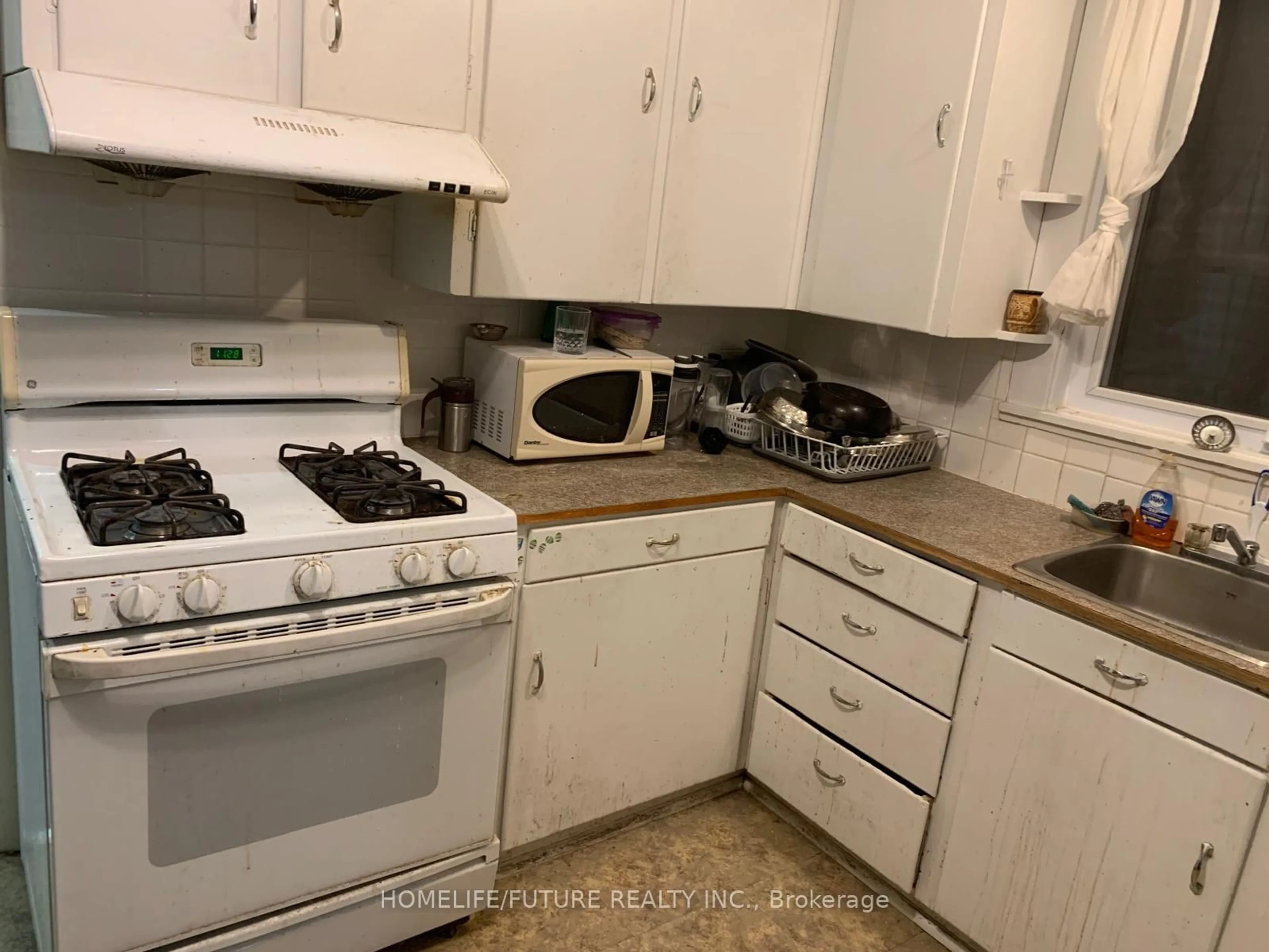 Standard kitchen, unknown for 521 Monaghan Rd, Peterborough Ontario K9J 5H6