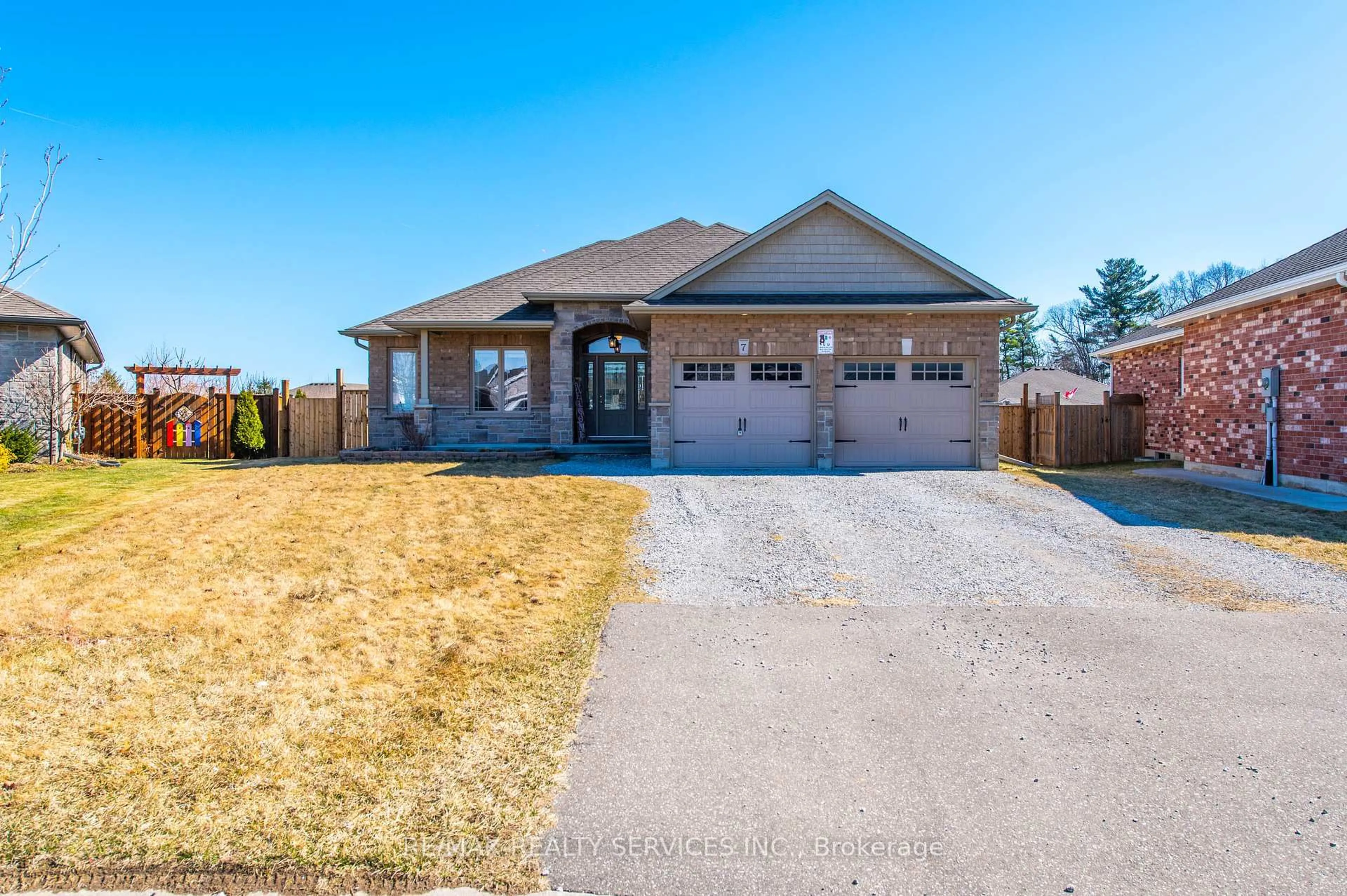 Home with brick exterior material, street for 7 Cavendish Crt, Norfolk Ontario N3Y 0A7