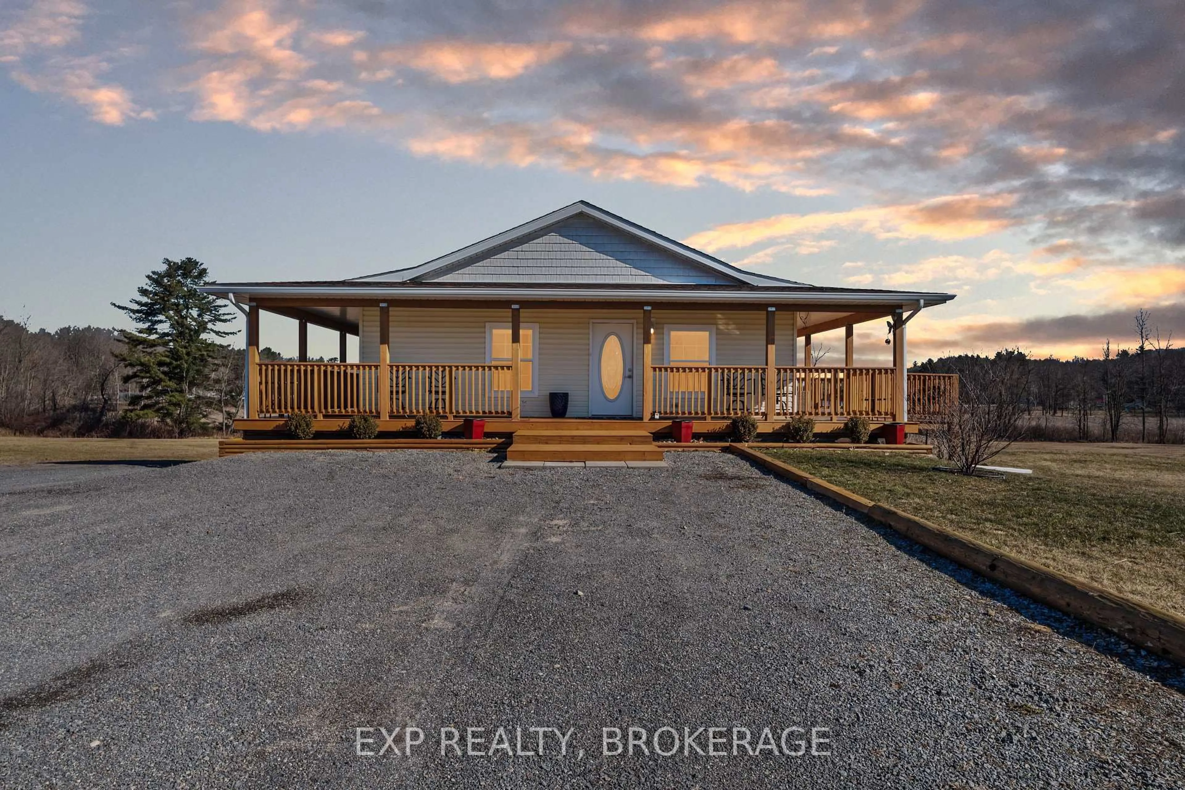 A pic from outside/outdoor area/front of a property/back of a property/a pic from drone, building for 39 STARLIGHT Lane, Hartington Ontario K0H 1W0