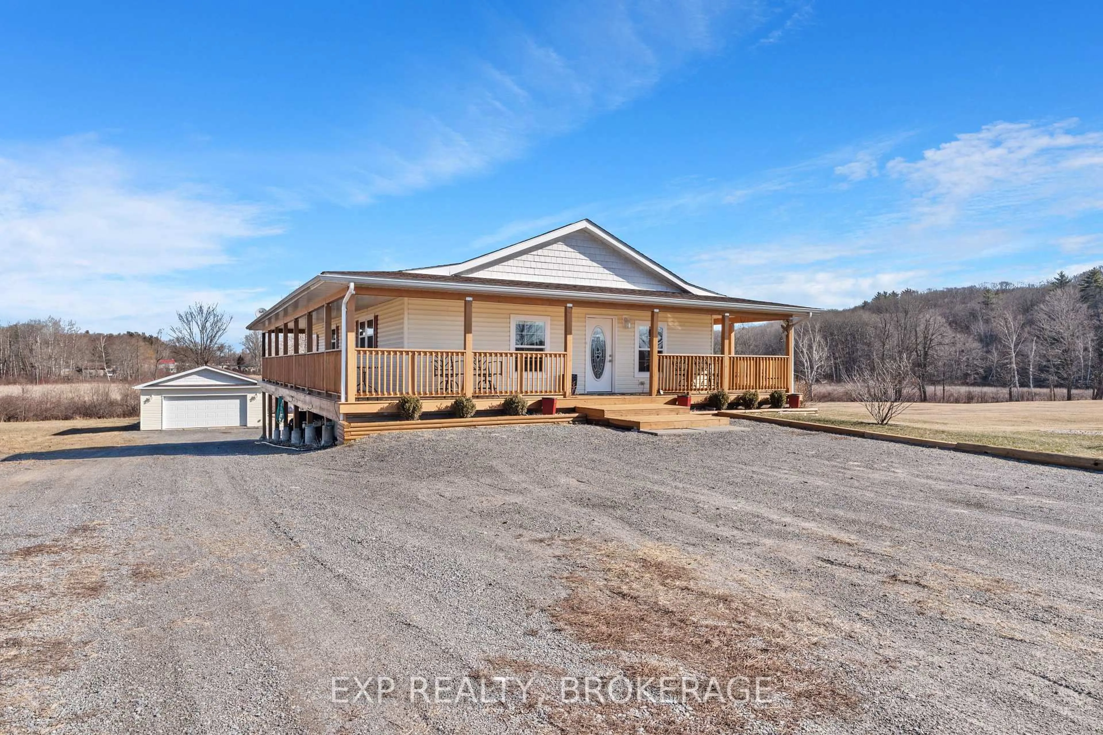 A pic from outside/outdoor area/front of a property/back of a property/a pic from drone, building for 39 STARLIGHT Lane, Hartington Ontario K0H 1W0