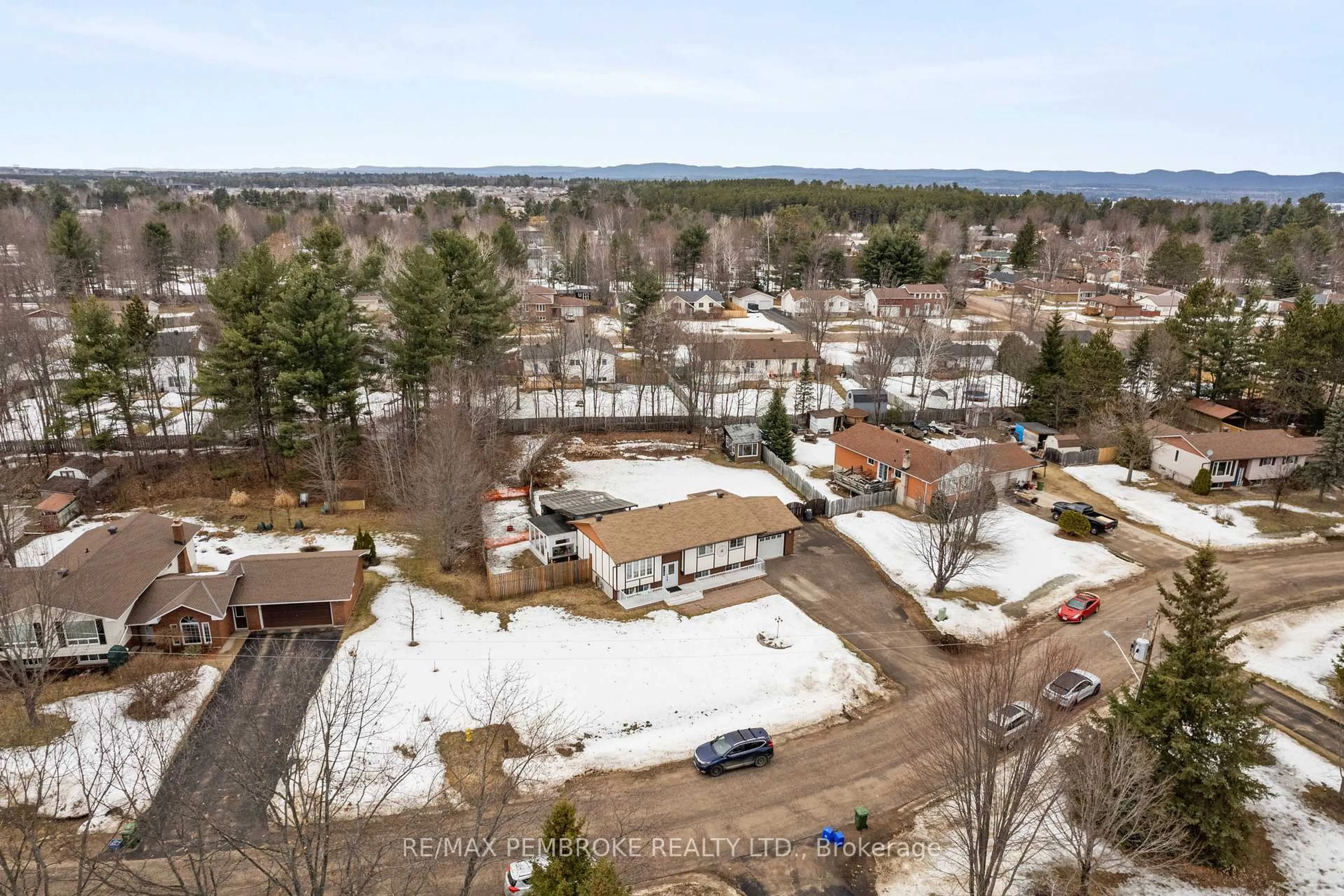 A pic from outside/outdoor area/front of a property/back of a property/a pic from drone, mountain view for 26 Mueller Cres, Petawawa Ontario K8H 3E9