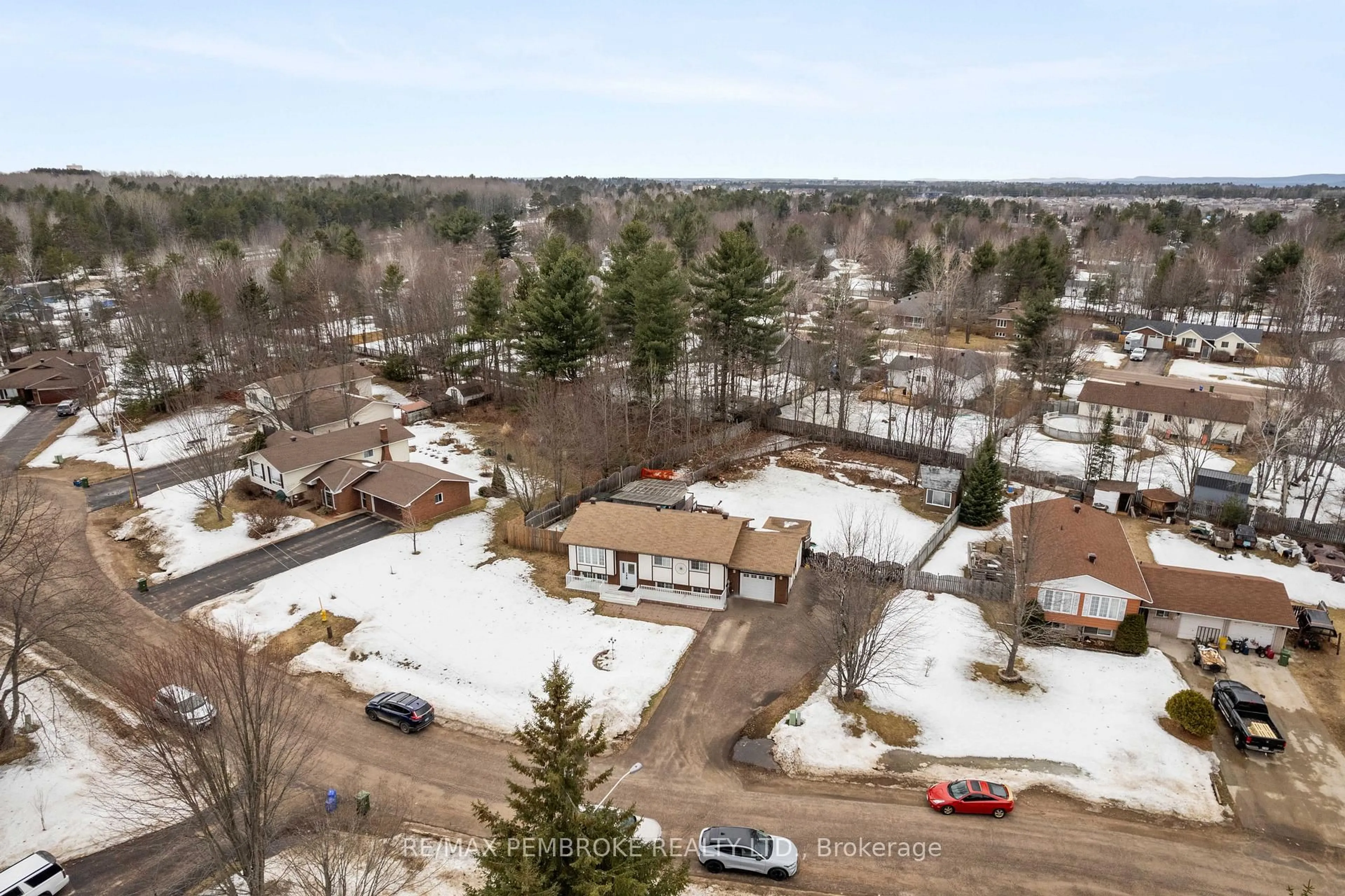 A pic from outside/outdoor area/front of a property/back of a property/a pic from drone, unknown for 26 Mueller Cres, Petawawa Ontario K8H 3E9