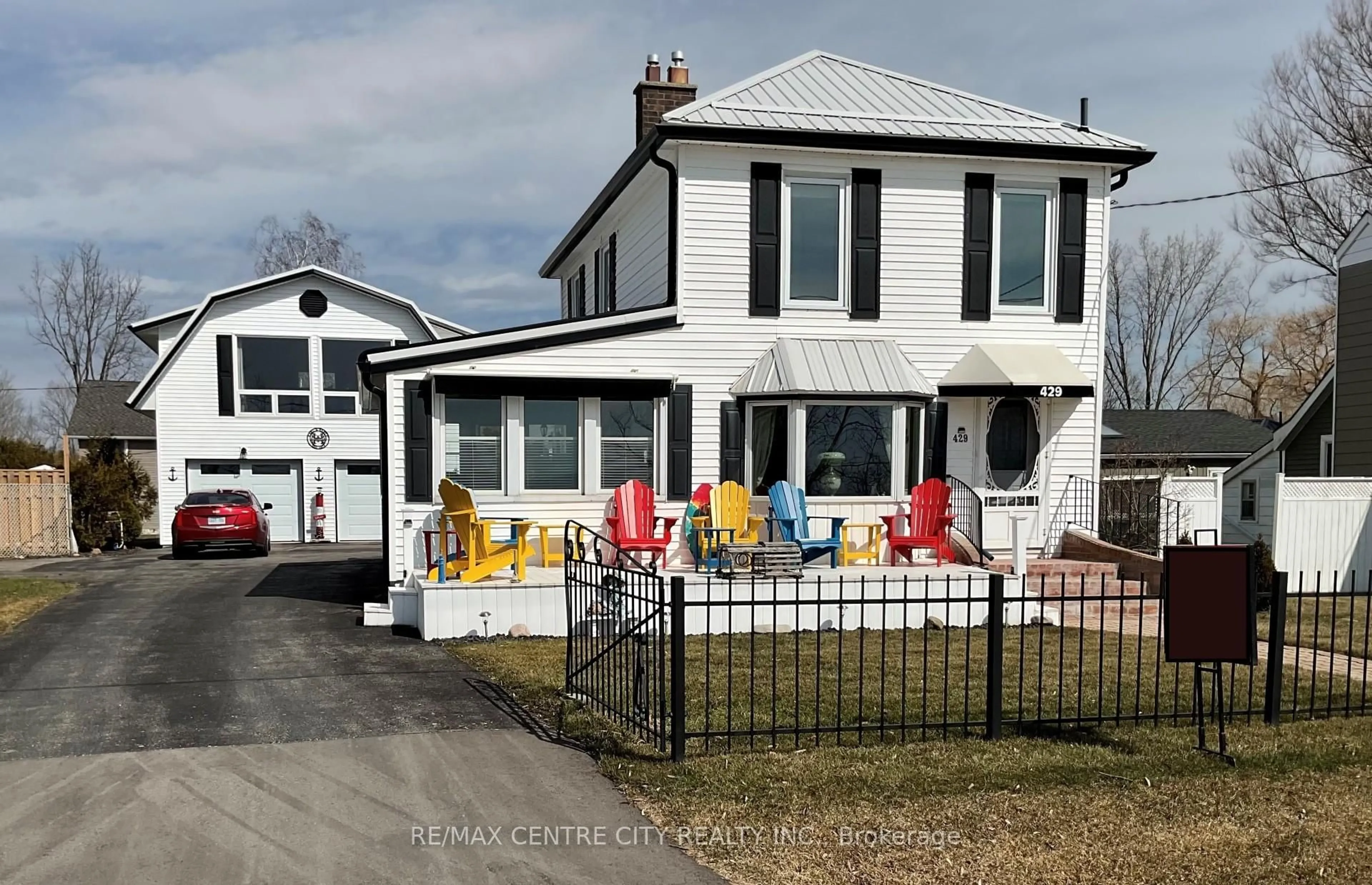 Home with vinyl exterior material, street for 429 FRONT St, Central Elgin Ontario N5L 1G3