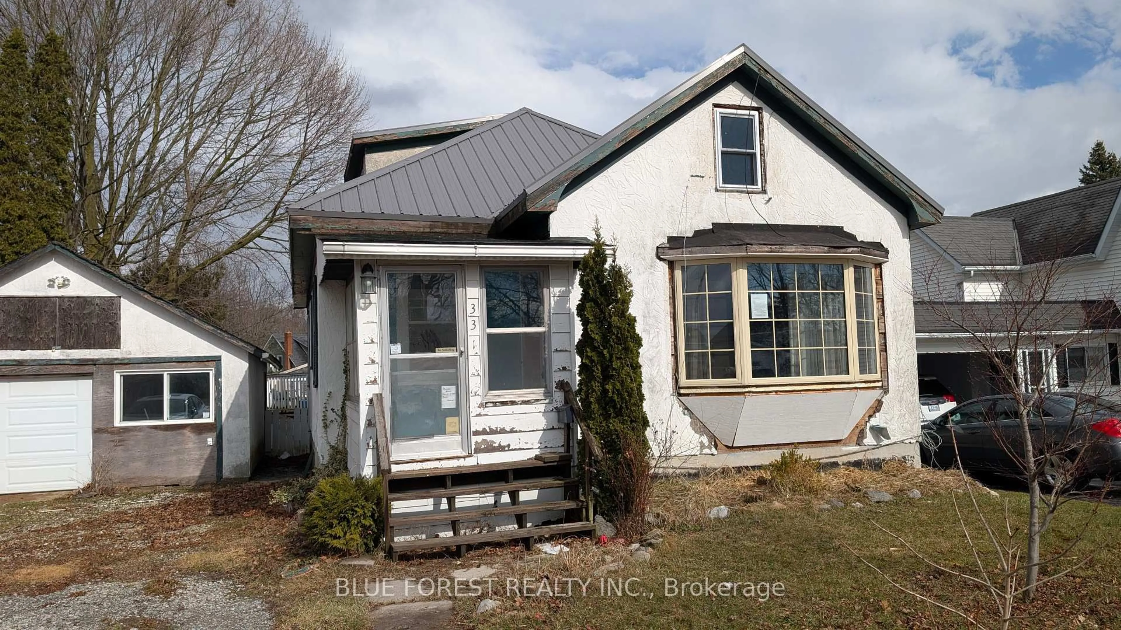 Home with vinyl exterior material, street for 331 Gilbert Ave, Norfolk Ontario N4B 2L4