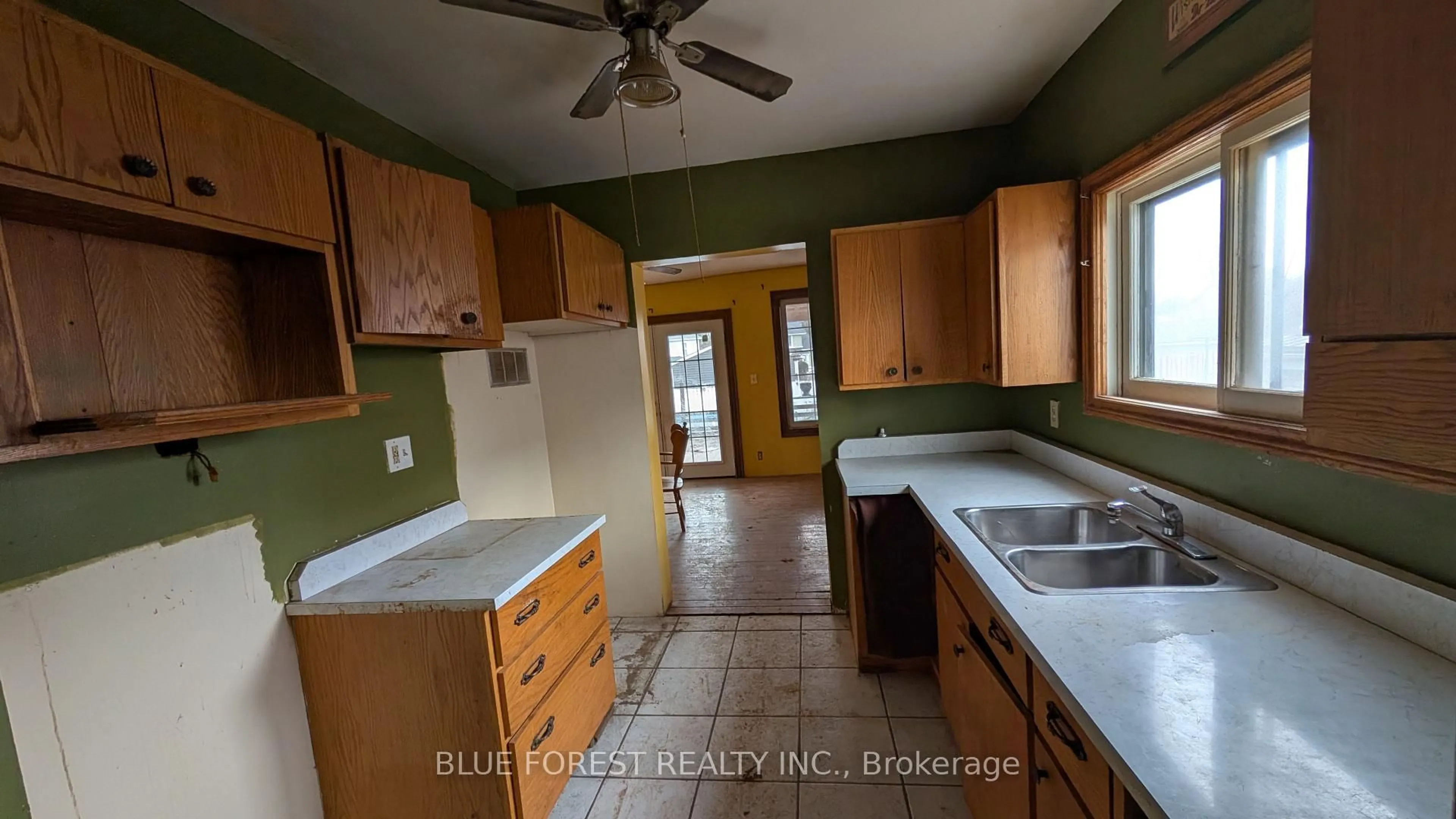 Standard kitchen, ceramic/tile floor for 331 Gilbert Ave, Norfolk Ontario N4B 2L4