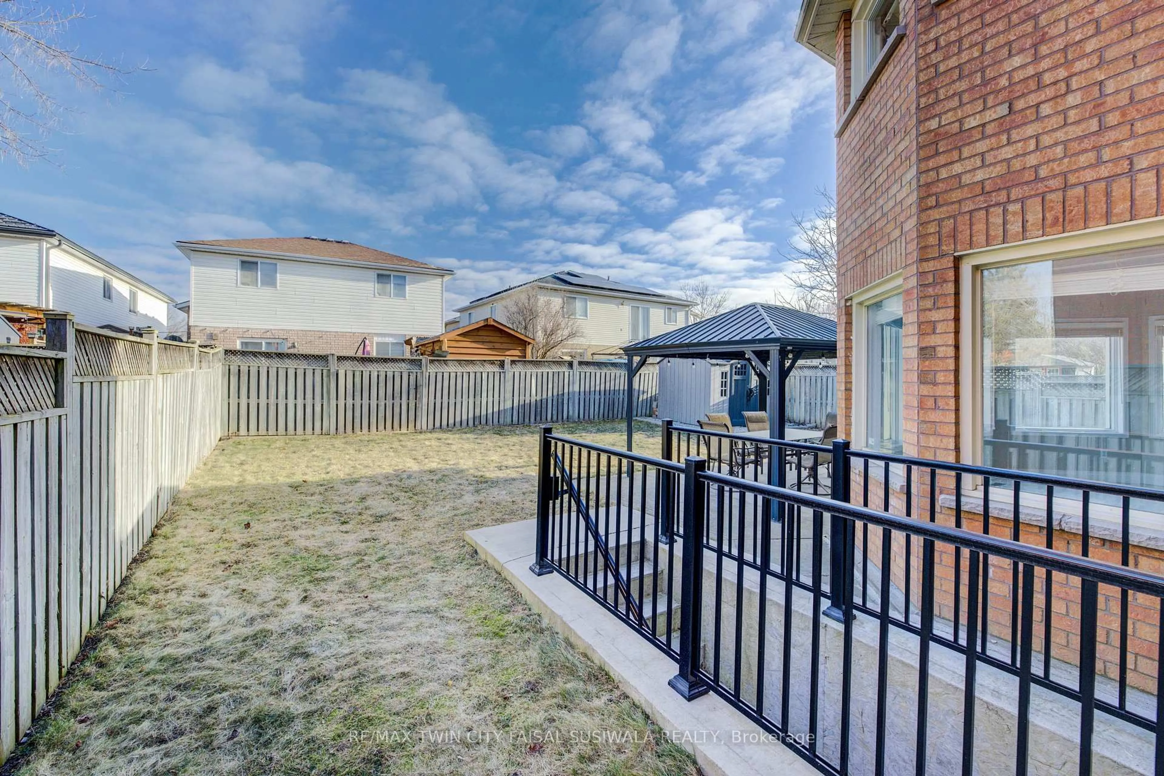 Patio, street for 366 Saginaw Pkwy, Cambridge Ontario N1T 1M5