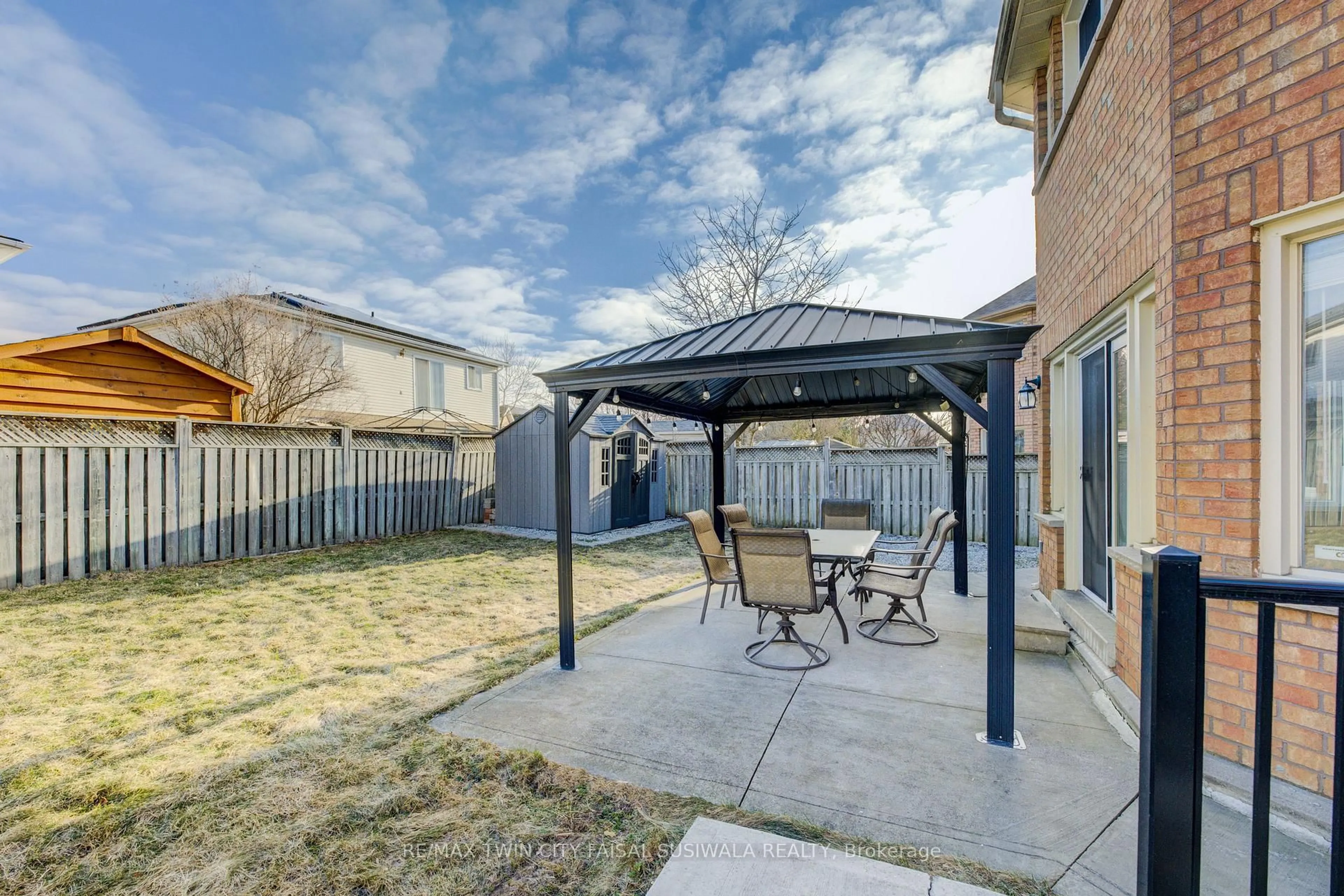 Patio, street for 366 Saginaw Pkwy, Cambridge Ontario N1T 1M5