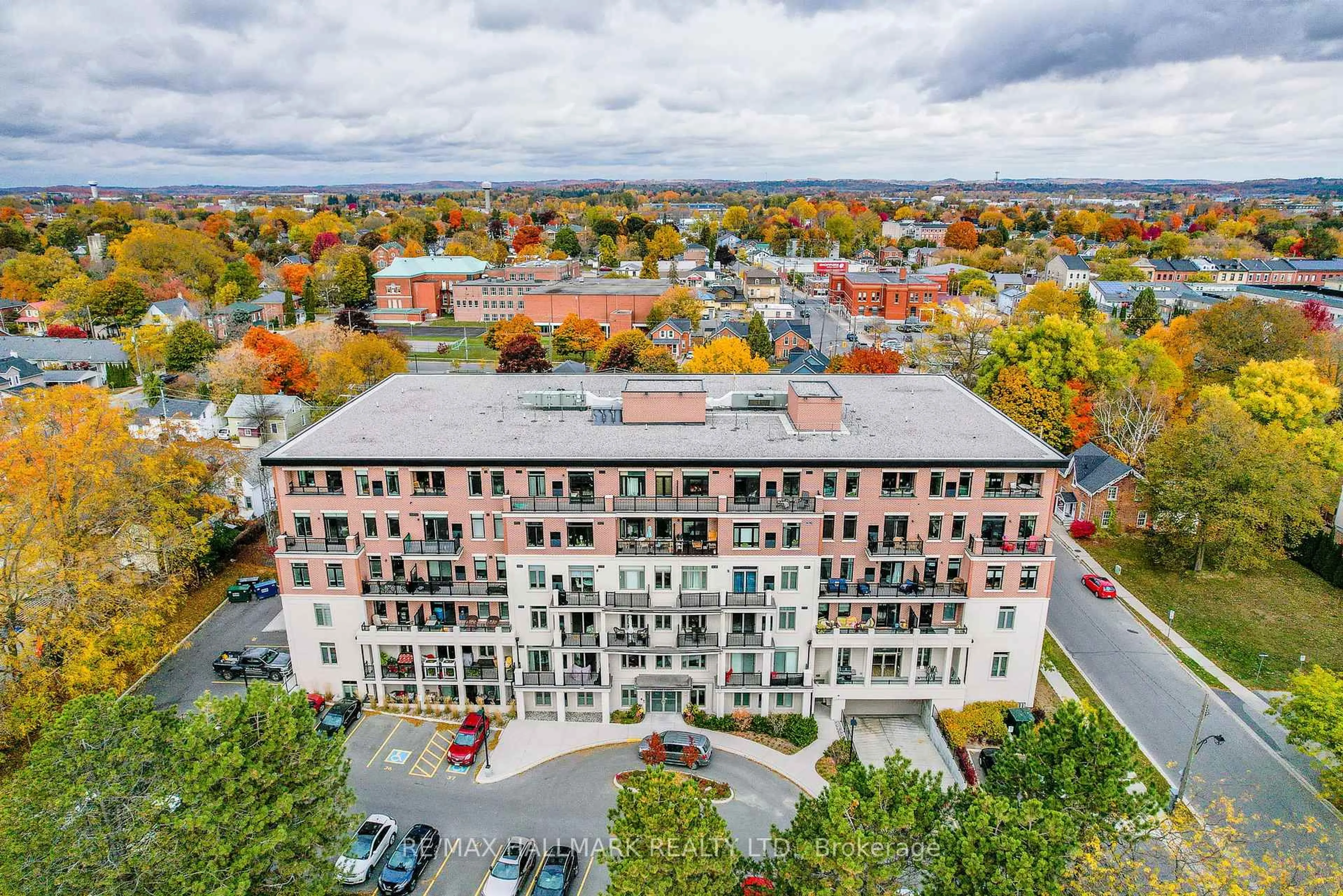 A pic from outside/outdoor area/front of a property/back of a property/a pic from drone, unknown for 135 Orr St #412, Cobourg Ontario K9A 0J6