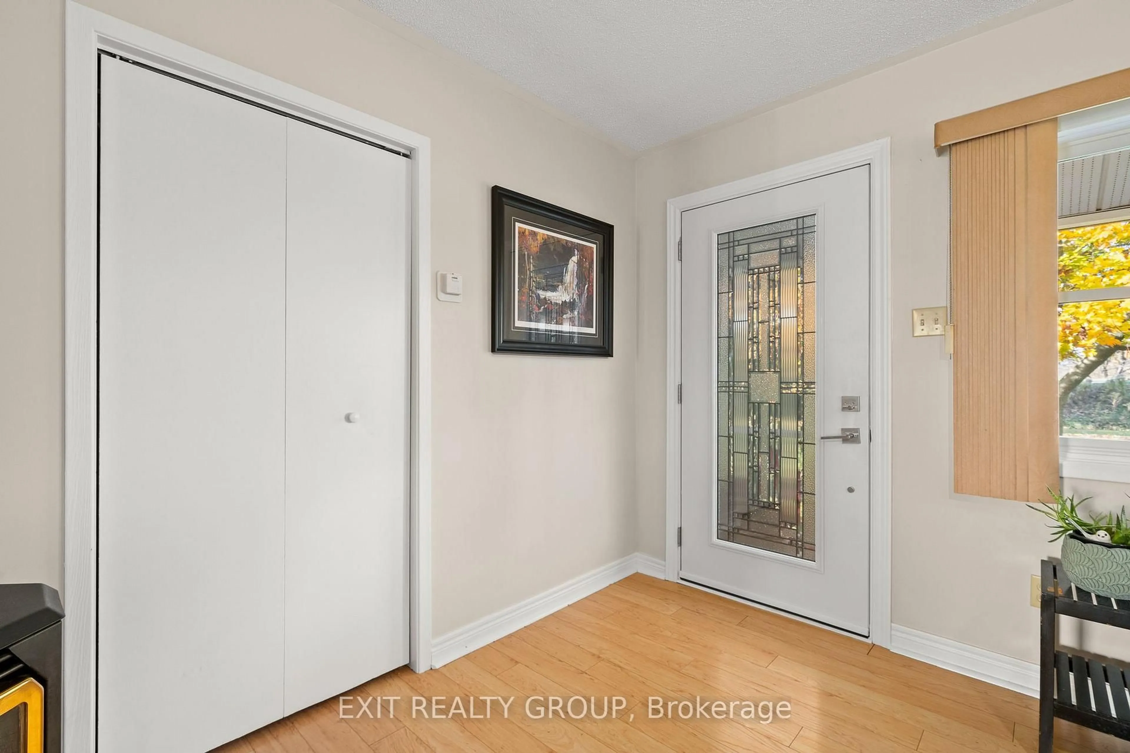 Indoor entryway for 17884 Loyalist Pkwy, Prince Edward County Ontario K0K 3L0