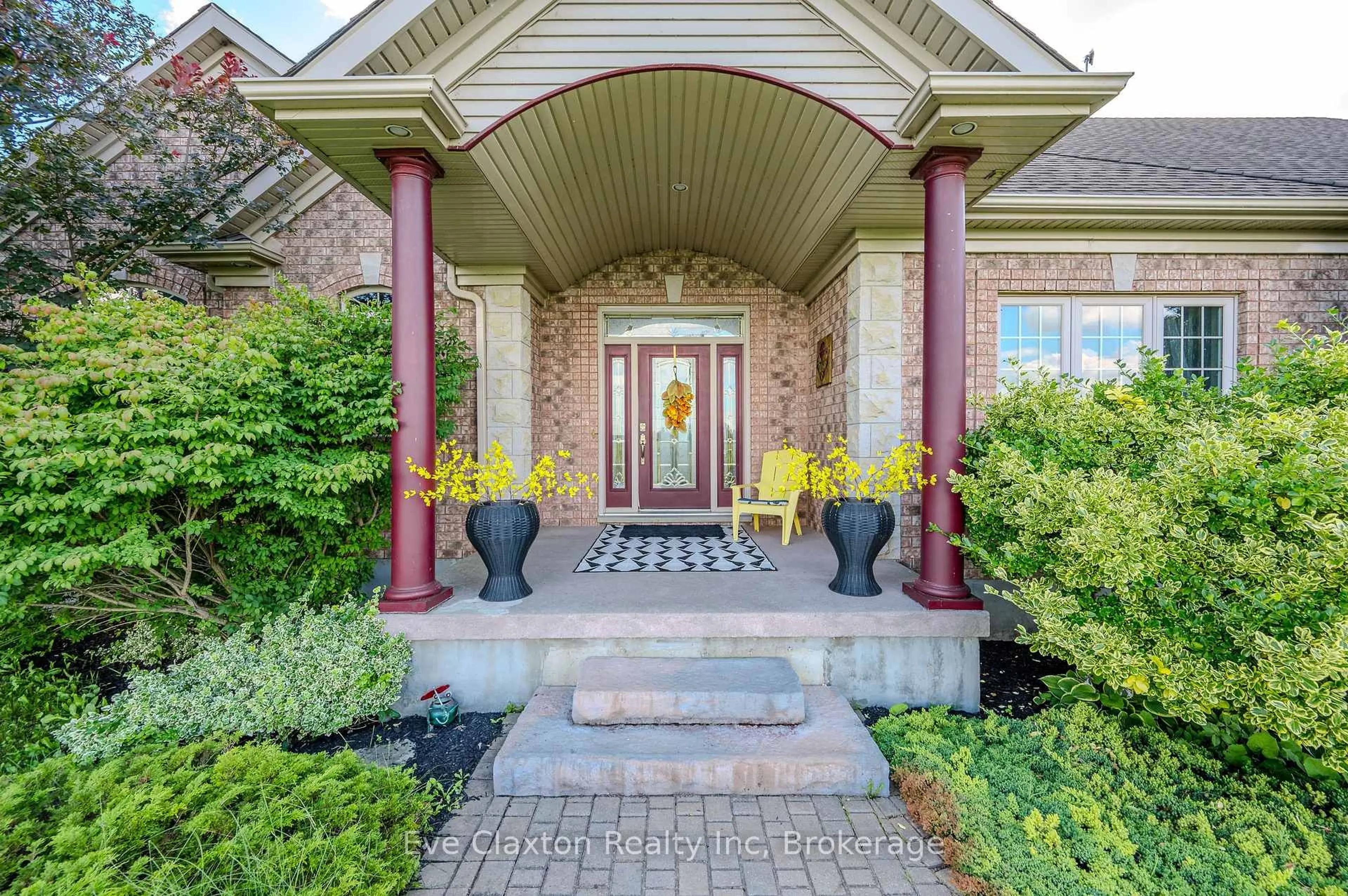 Indoor entryway for 5946 86 Line, Woolwich Ontario N0B 2V0