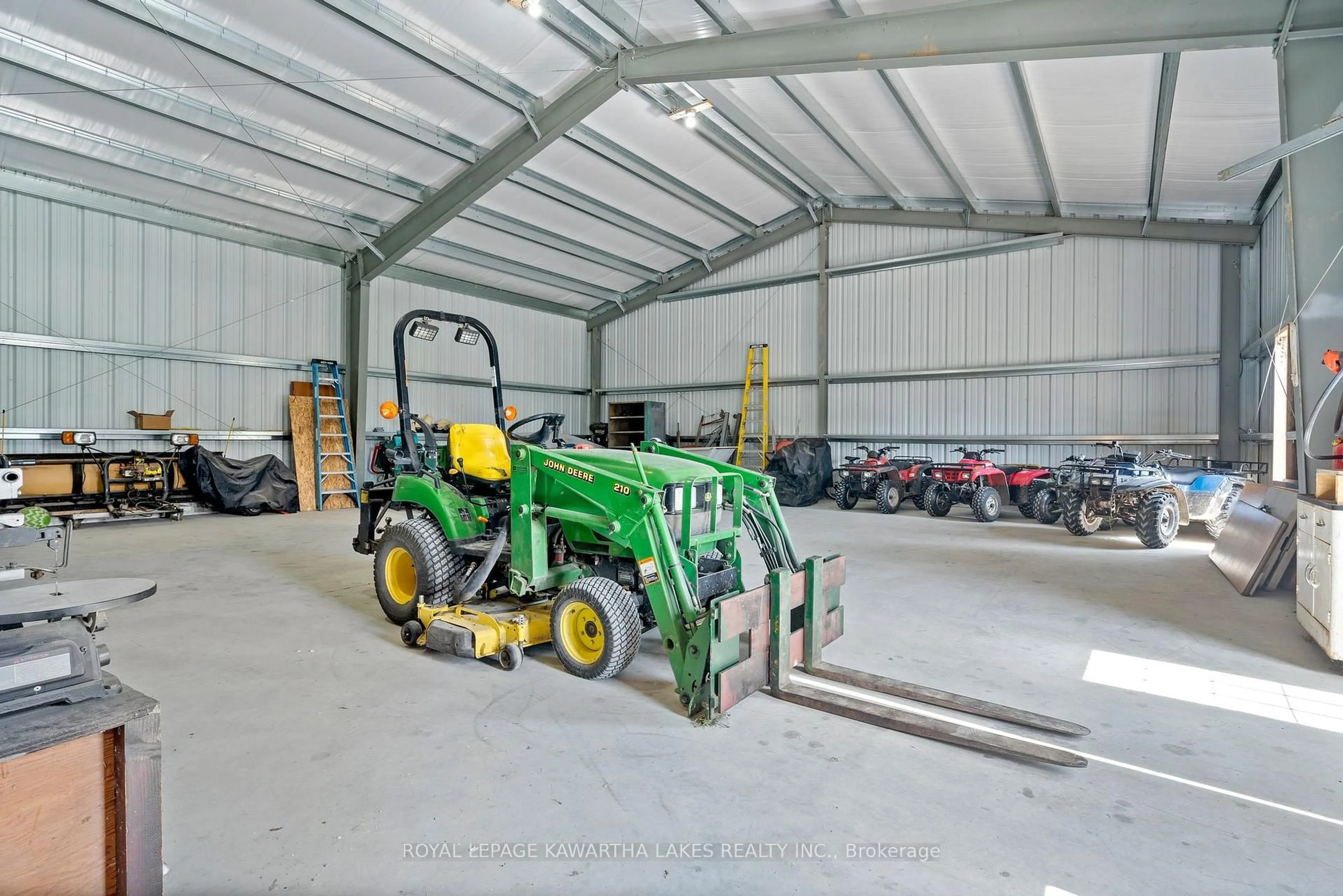 Indoor garage for 542 Lily Lake Rd, Smith-Ennismore-Lakefield Ontario K9J 6X3