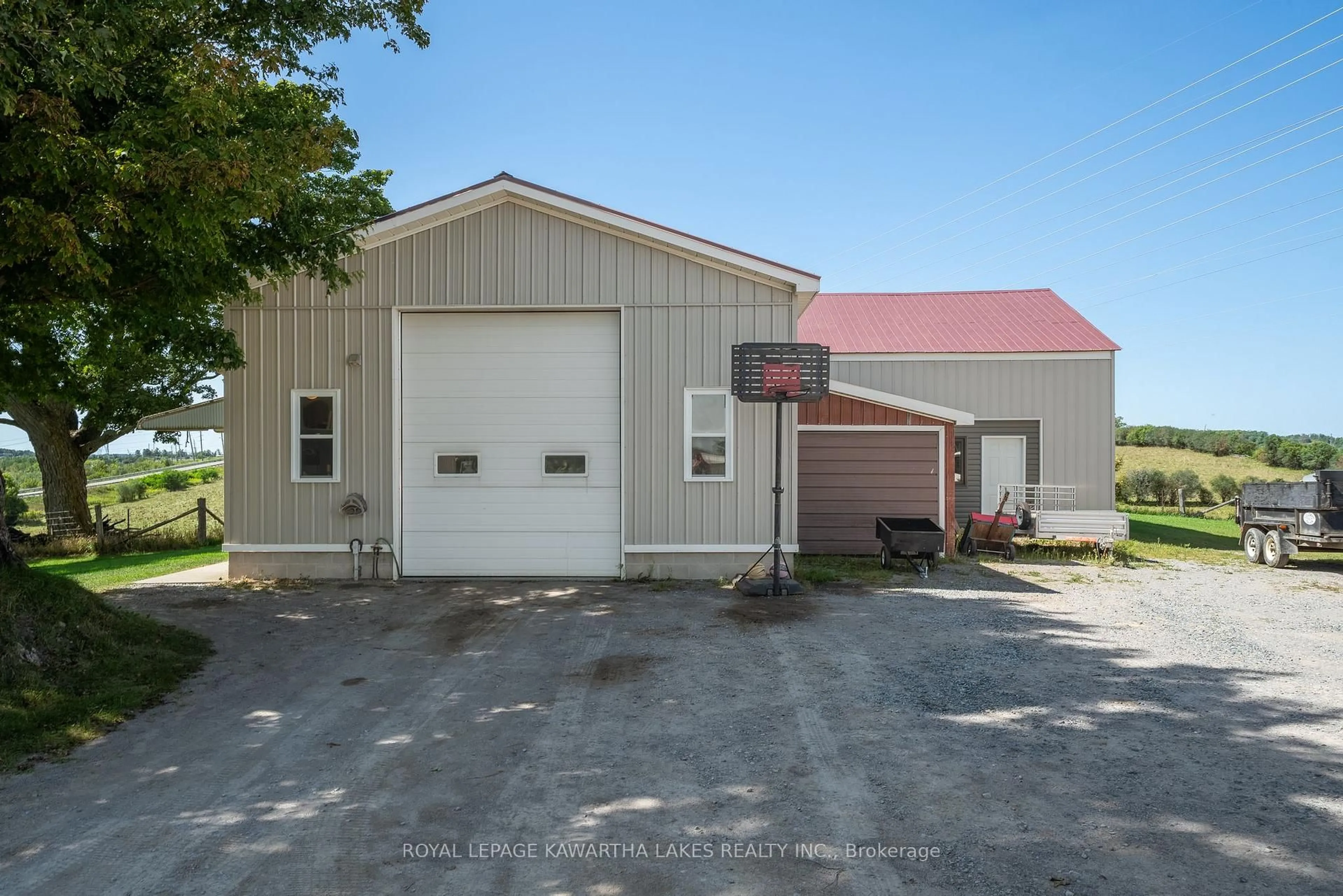 Indoor garage for 542 Lily Lake Rd, Smith-Ennismore-Lakefield Ontario K9J 6X3