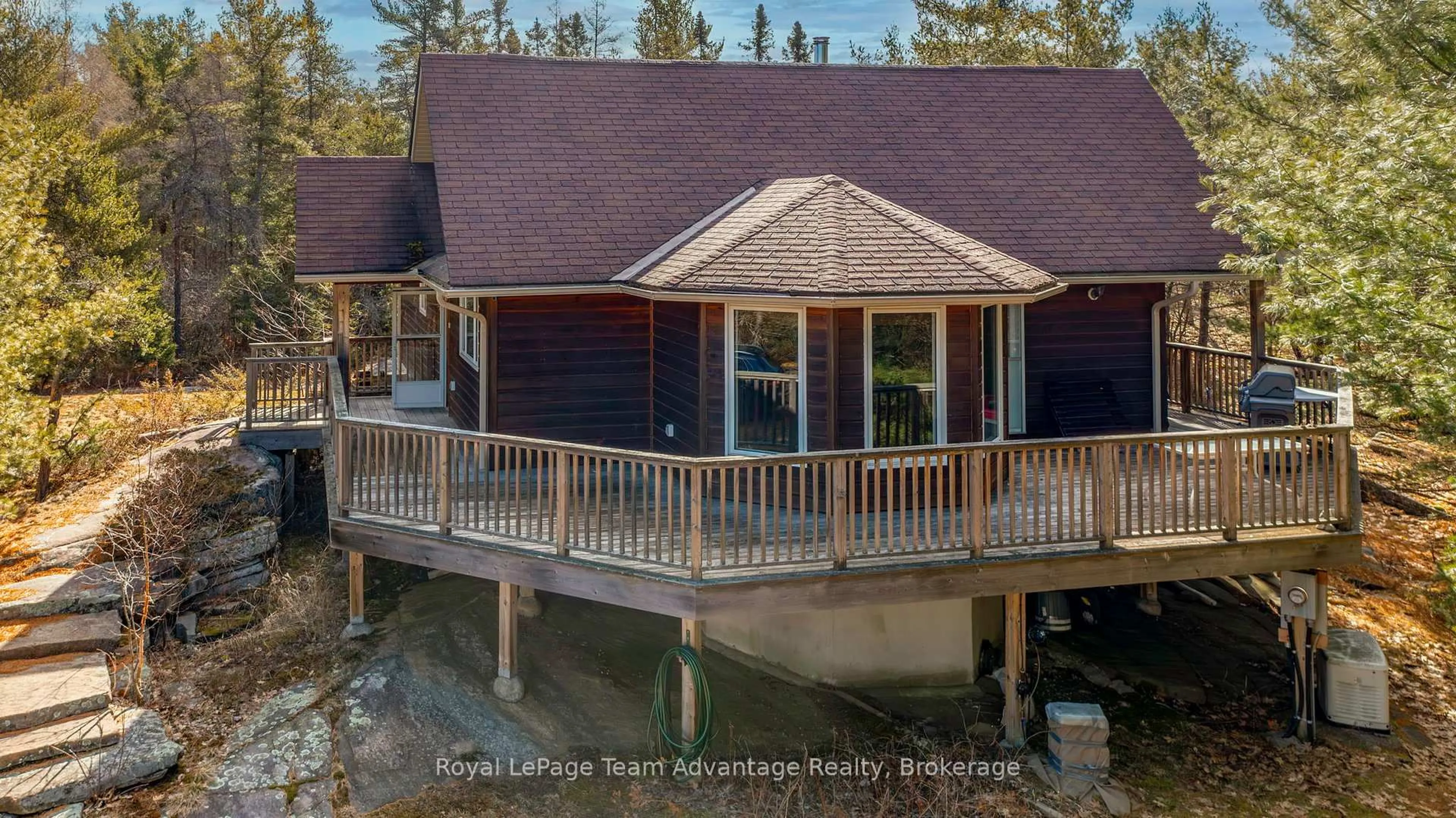 A pic from outside/outdoor area/front of a property/back of a property/a pic from drone, water/lake/river/ocean view for 72 RICHWOOD Dr, The Archipelago Ontario P0G 1G0