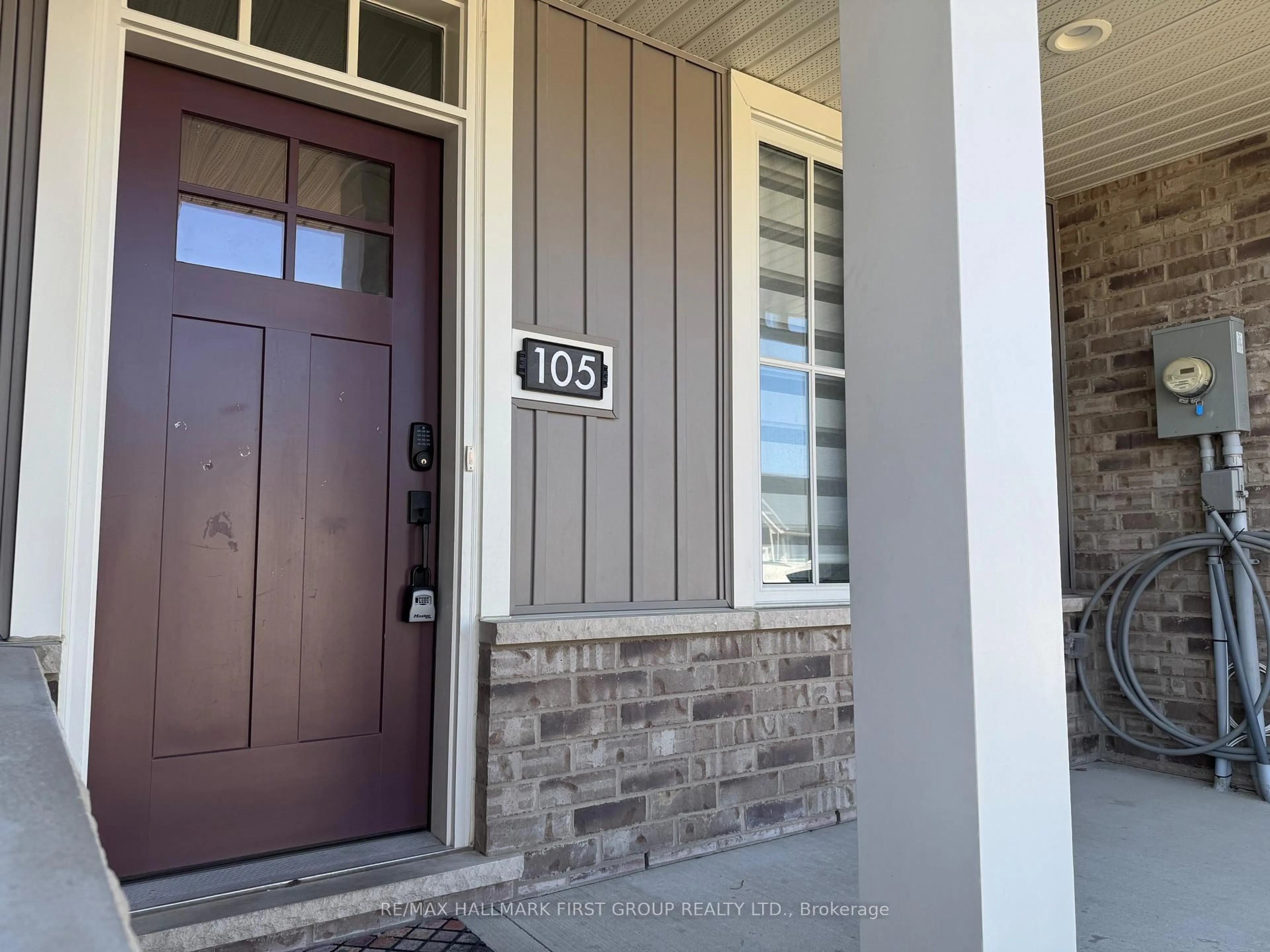 Indoor entryway for 105 Livingston Dr, Tillsonburg Ontario N4G 0J3