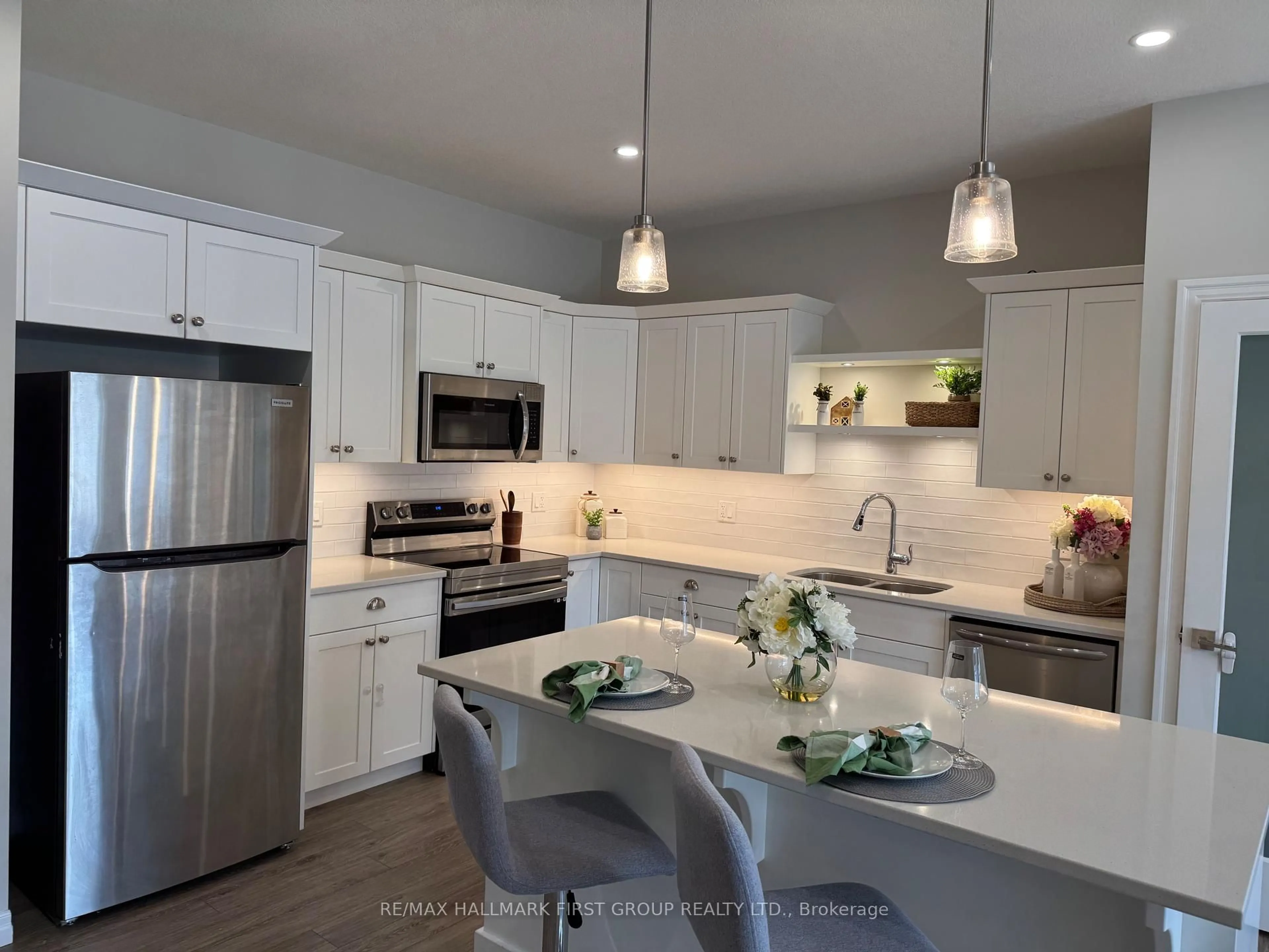 Open concept kitchen, ceramic/tile floor for 105 Livingston Dr, Tillsonburg Ontario N4G 0J3