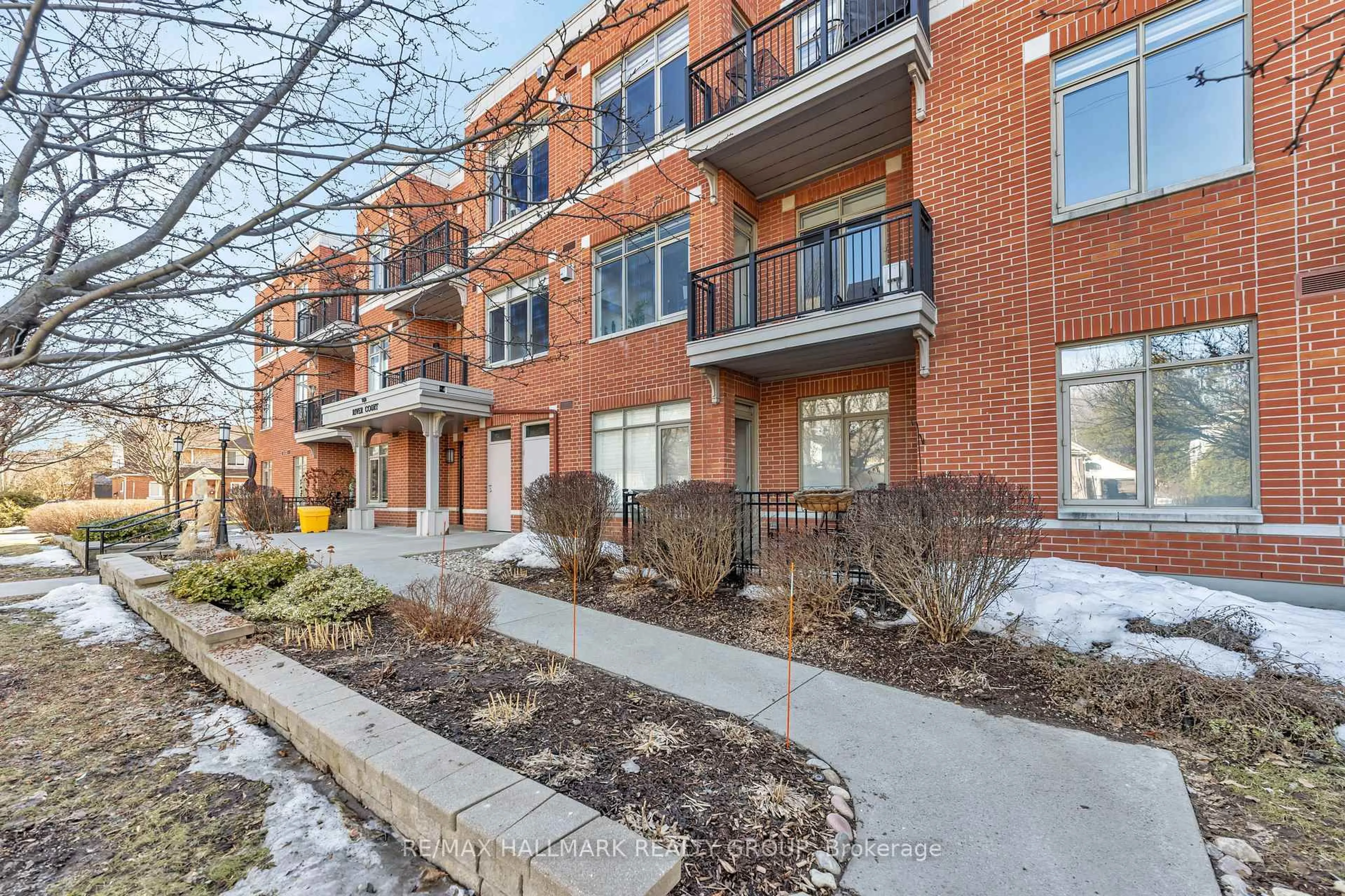 Home with brick exterior material, street for 950 Marguerite Ave #104, Ottawa Ontario K1K 3T8