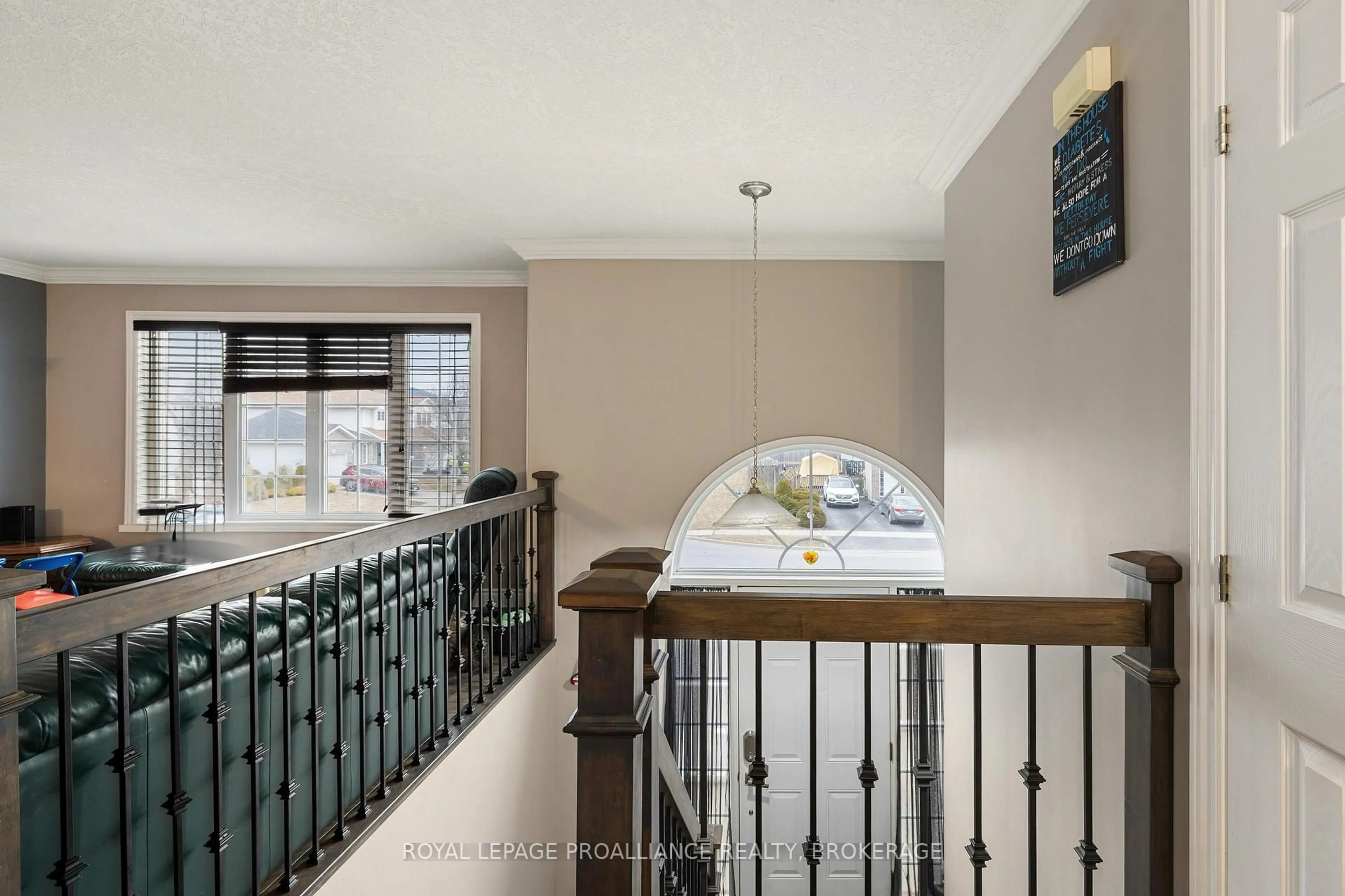 Indoor foyer for 180 Briceland St, Kingston Ontario K7K 7L2