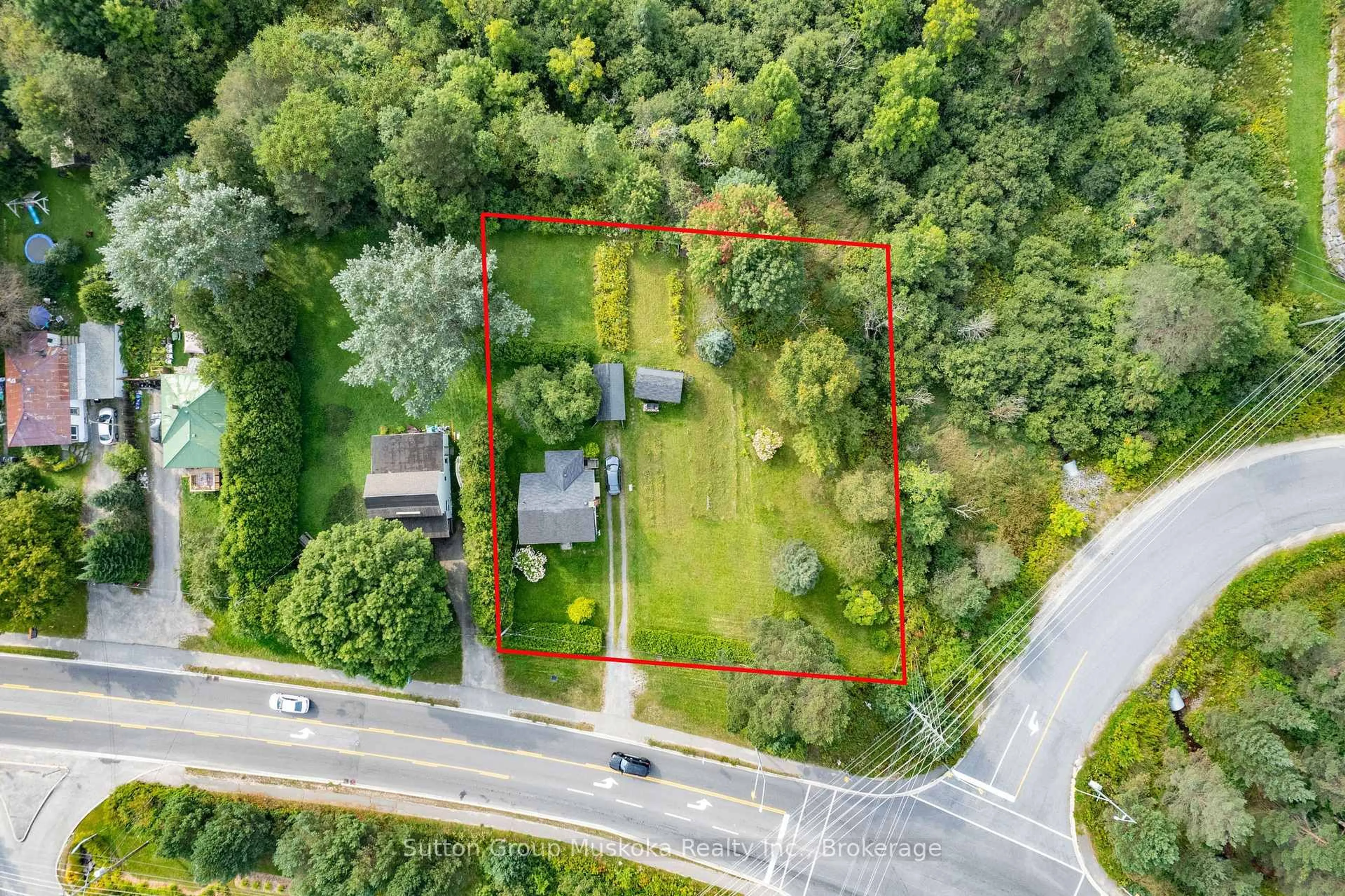 A pic from outside/outdoor area/front of a property/back of a property/a pic from drone, street for 183 West Rd, Huntsville Ontario P1H 1M7