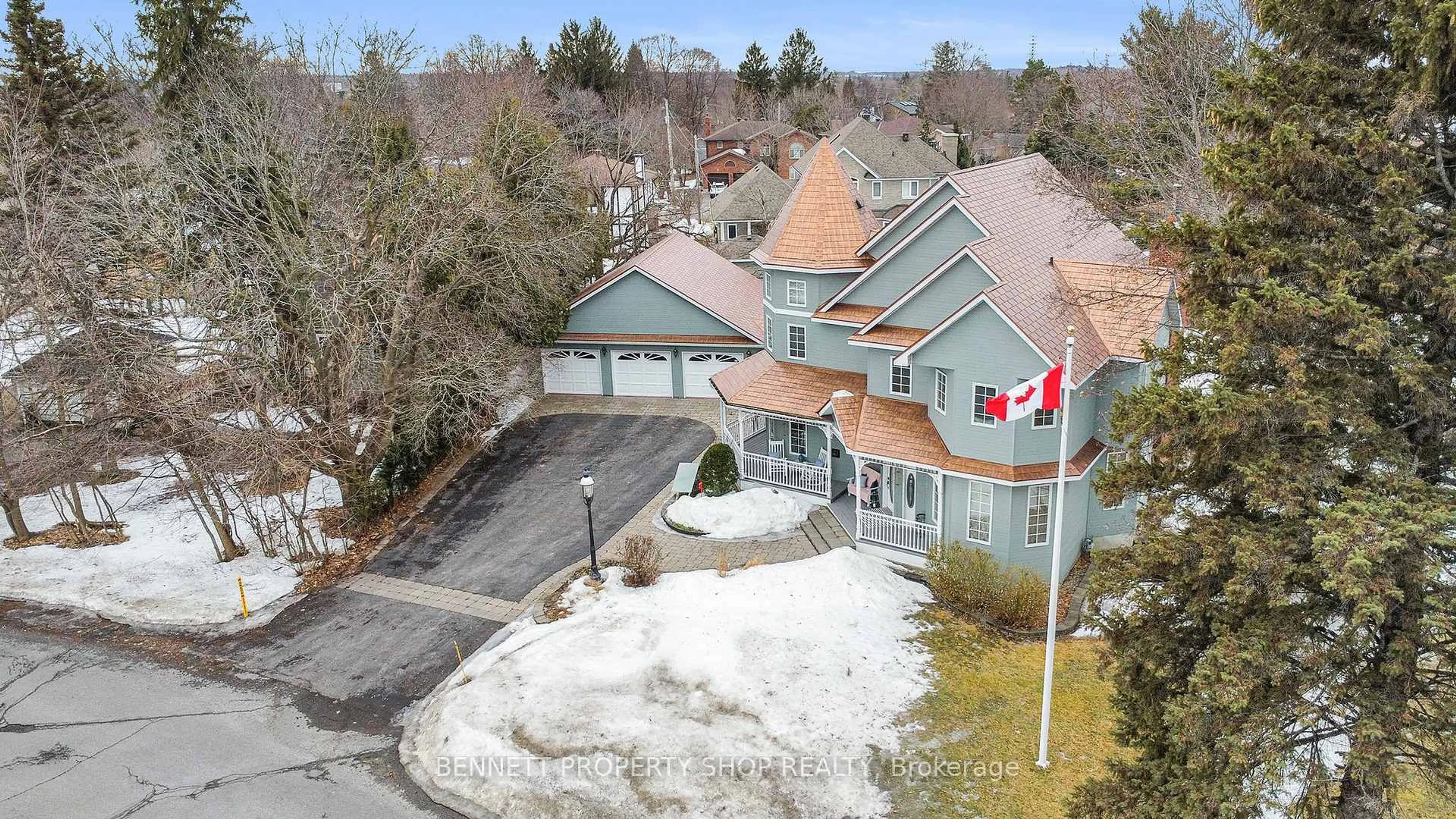 A pic from outside/outdoor area/front of a property/back of a property/a pic from drone, unknown for 22 Ashwood Cres, Ottawa Ontario K2G 2S8