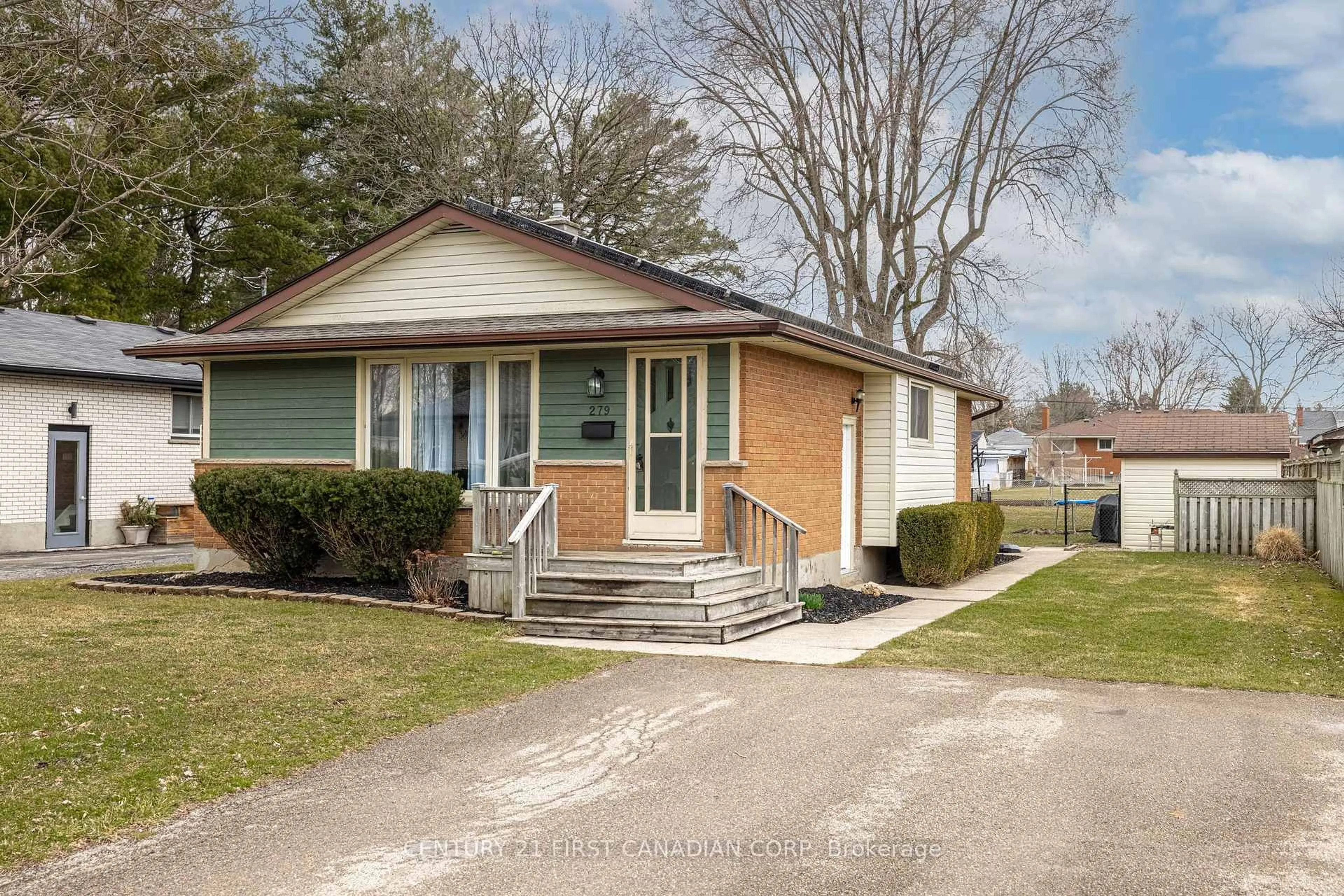 Home with vinyl exterior material, street for 279 Alma St, St. Thomas Ontario N5P 3B9