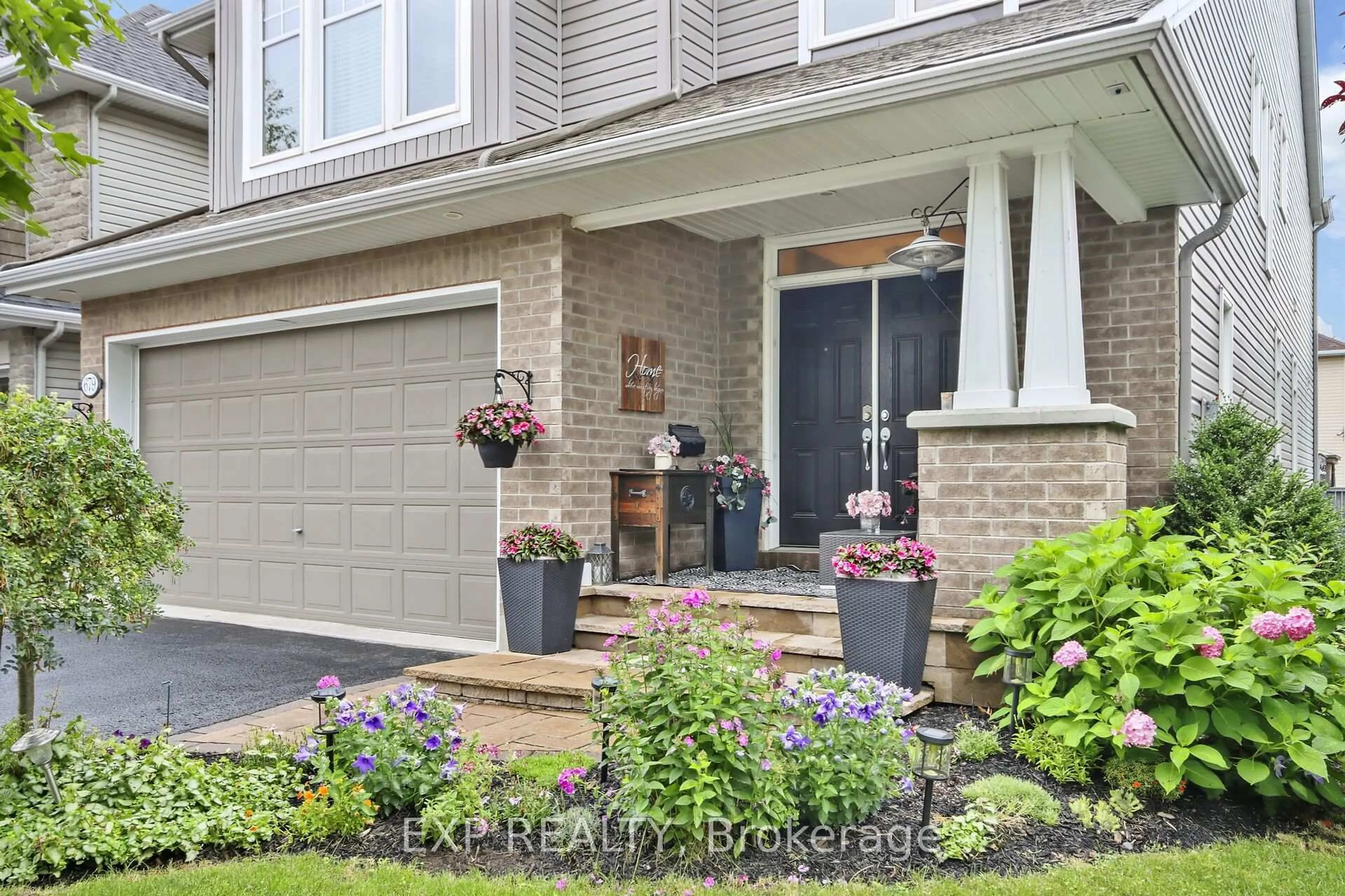 Indoor entryway for 679 Rockrose Way, Ottawa Ontario K1T 0L7