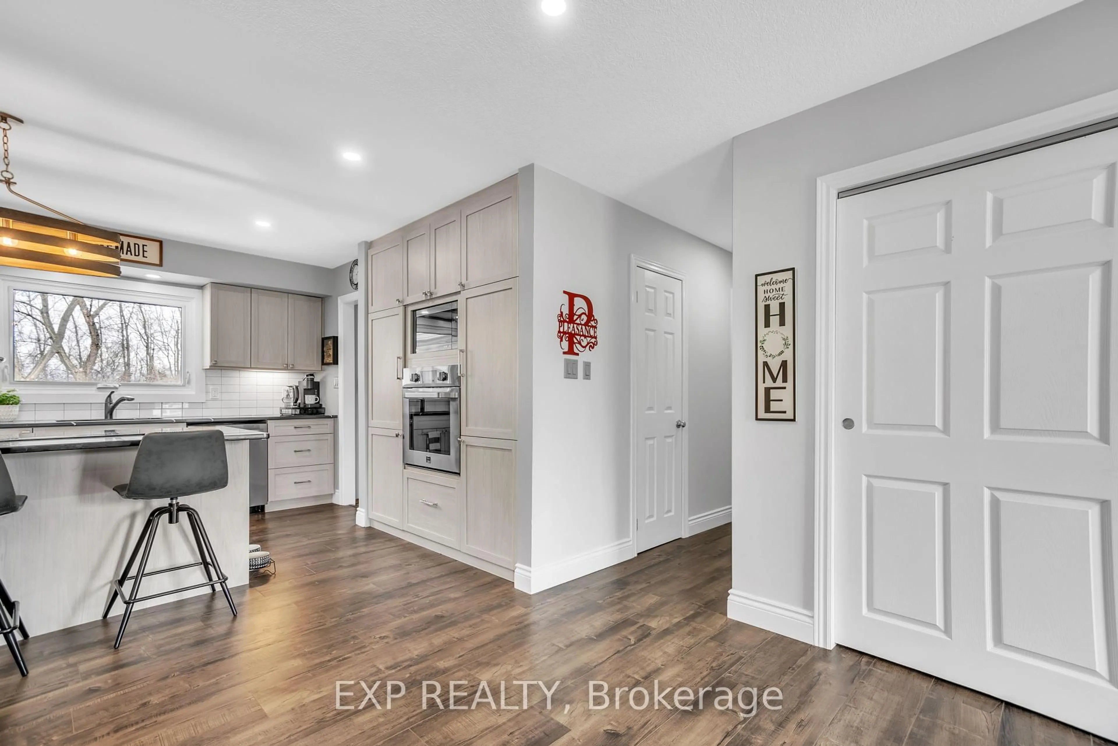 Open concept kitchen, unknown for 36 Rockhill Crt, Belleville Ontario K8R 1G2