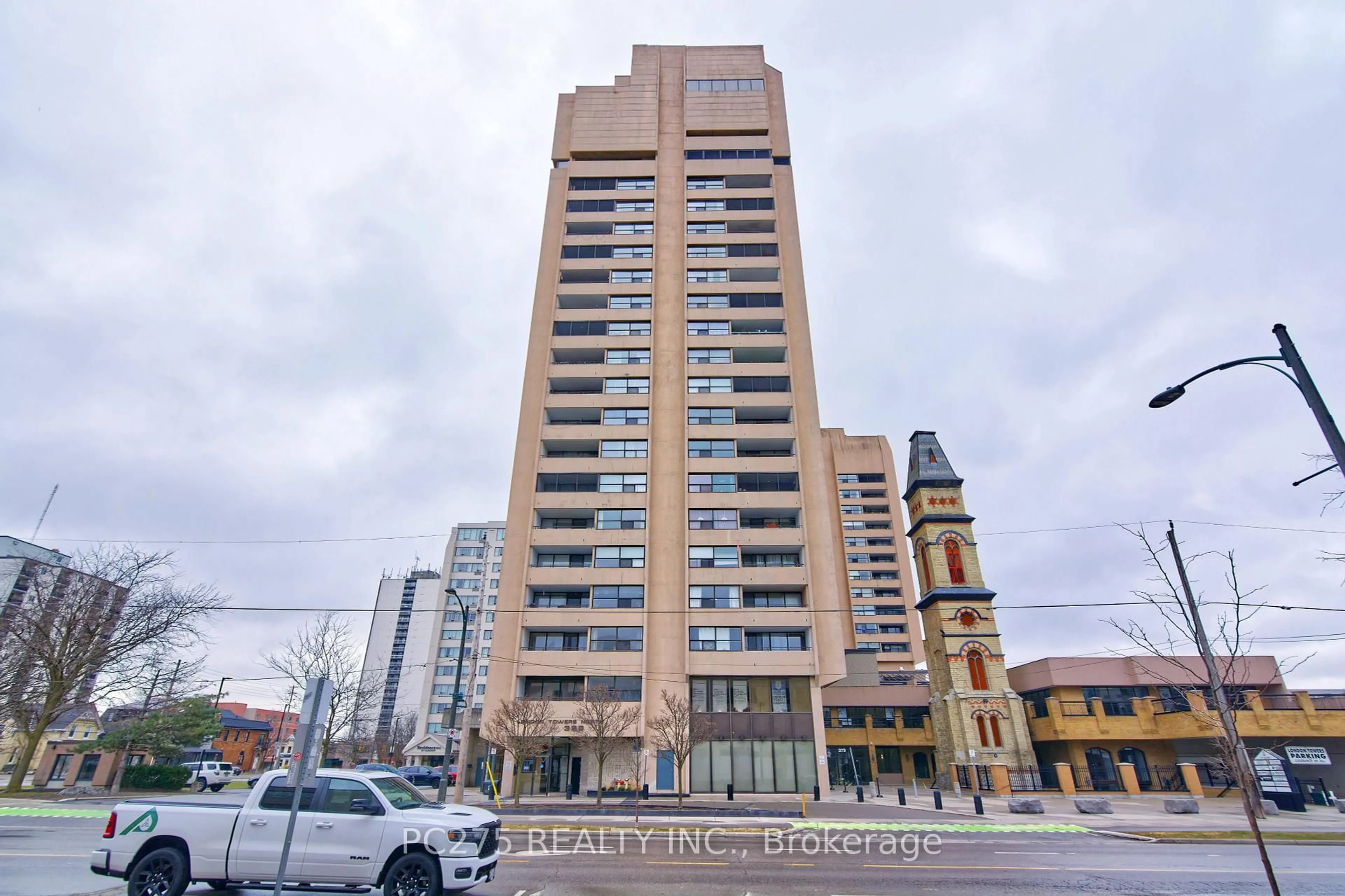 Indoor foyer for 389 Dundas St #1806, London East Ontario N6B 3L5