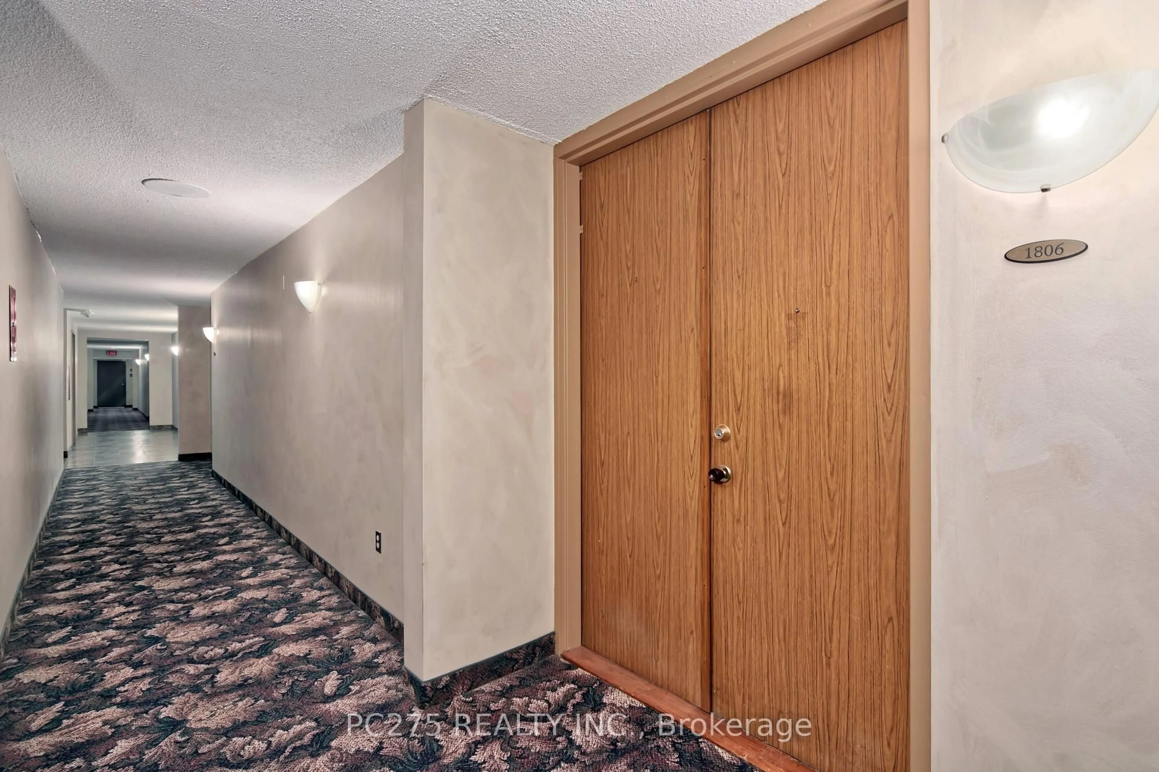 Indoor foyer for 389 Dundas St #1806, London East Ontario N6B 3L5