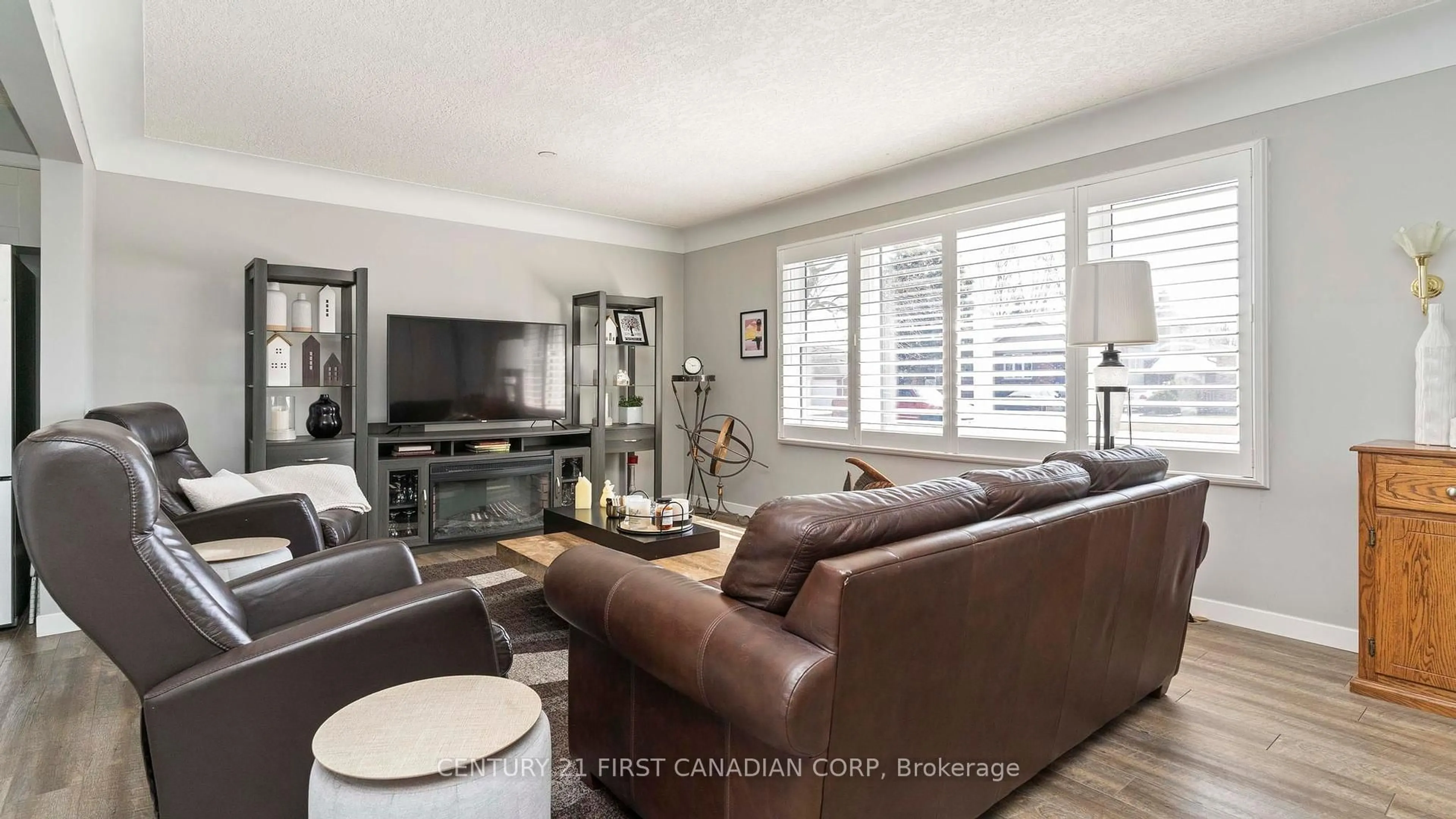 Living room with furniture, unknown for 323 Mckellar St, Strathroy Caradoc Ontario N7G 2Y6