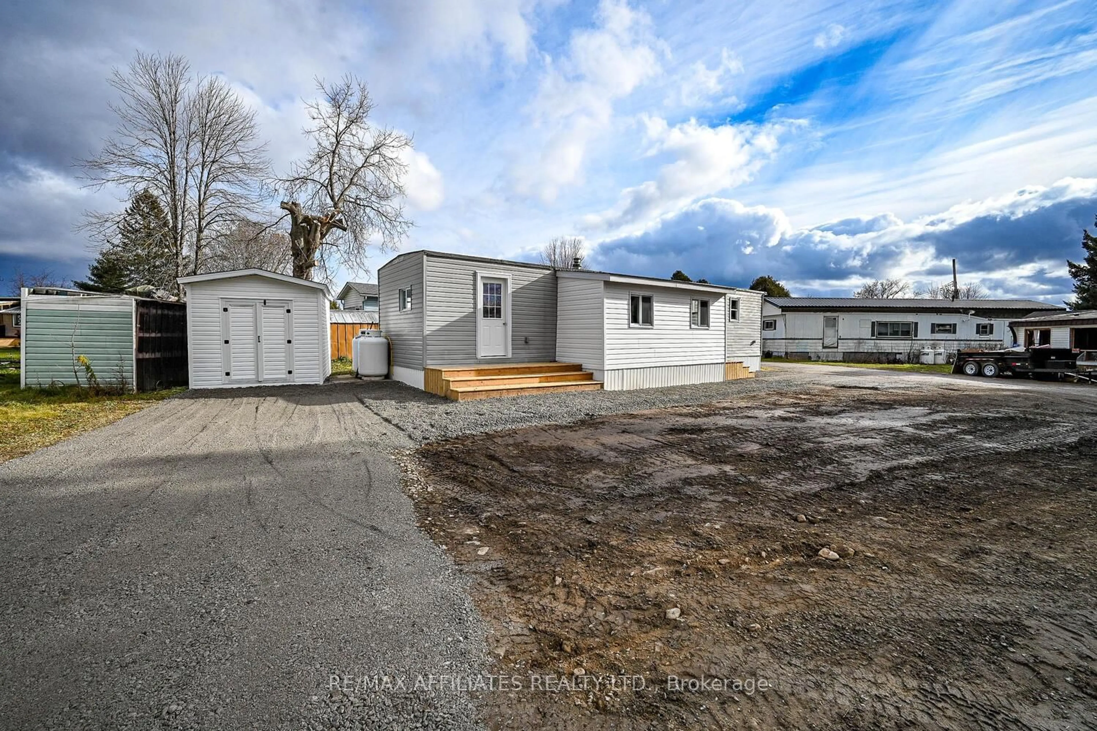 A pic from outside/outdoor area/front of a property/back of a property/a pic from drone, street for 418 NICOLE St, Smiths Falls Ontario K7A 4S4